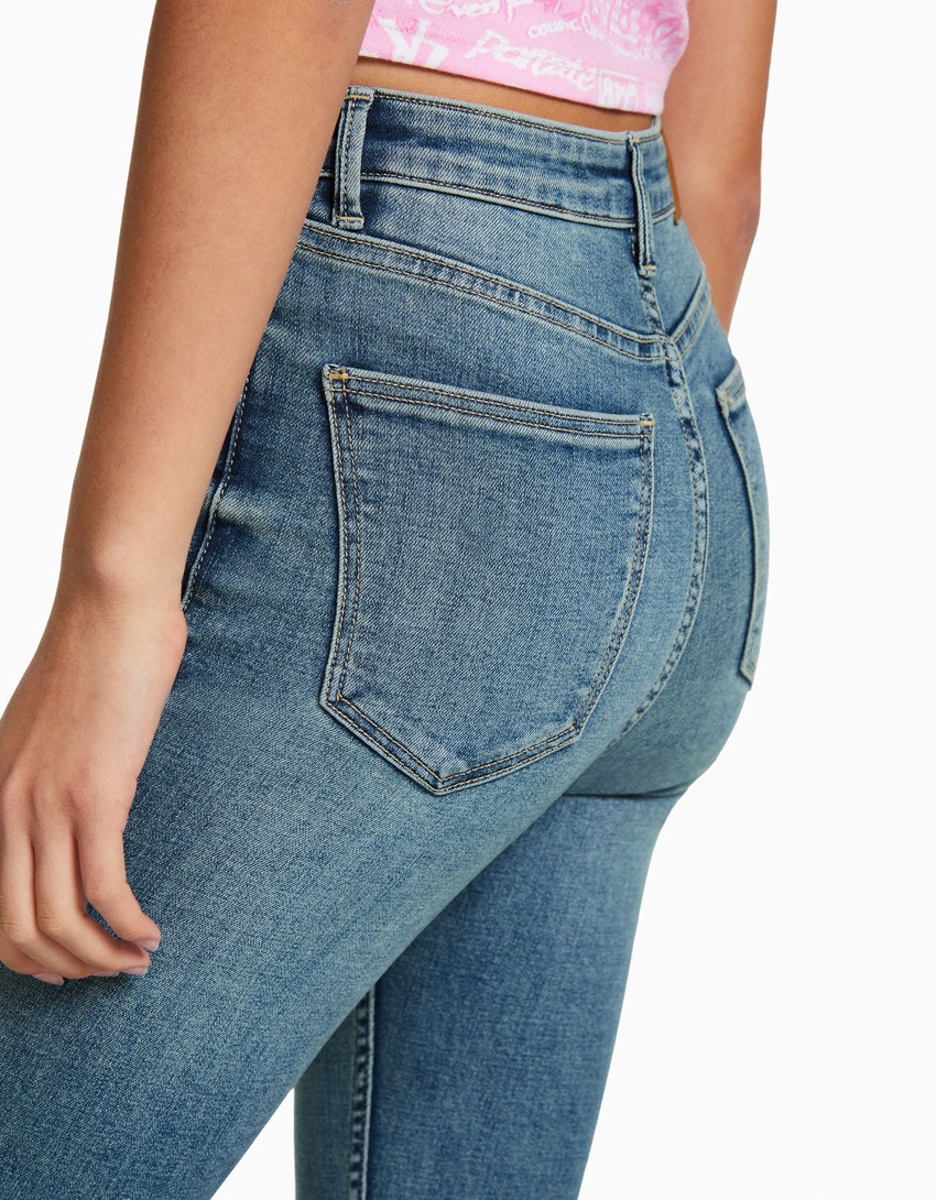 calça jeans skinny de cintura super alta
