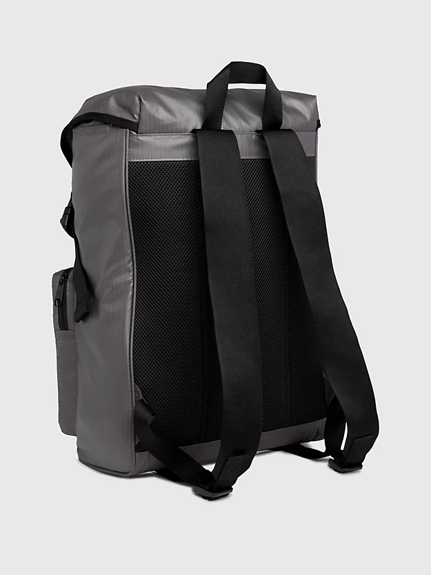 Mochila com aba