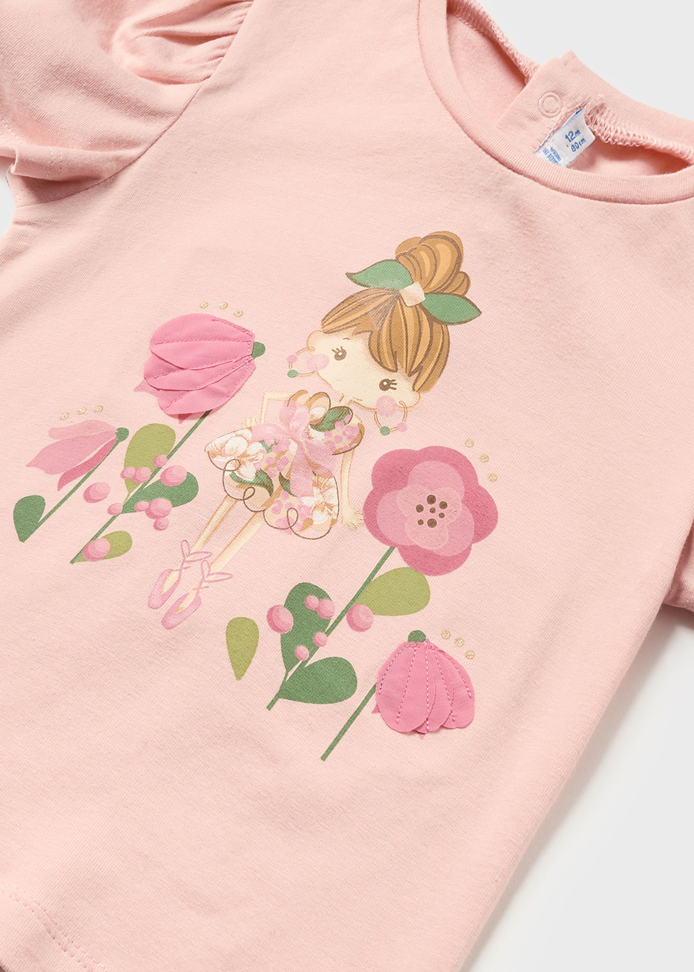 Camiseta infantil com estampa feita em algodão sustentável.