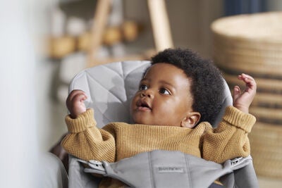 BabyBjörn Bliss Vippestol Vevet Bladmønstret Quilt, Lysegrå