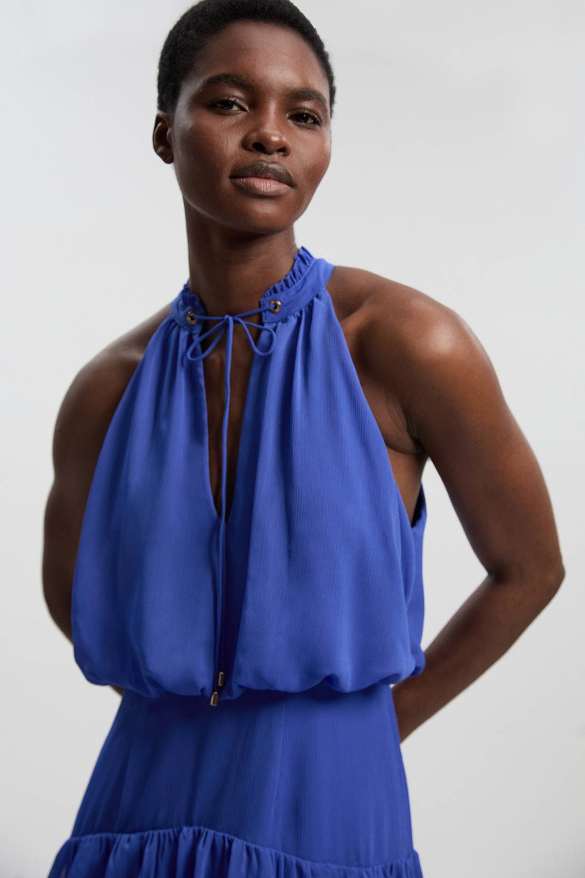 KarenMillen Robe Longue Tissée À Col Licou En Mousseline Froissée