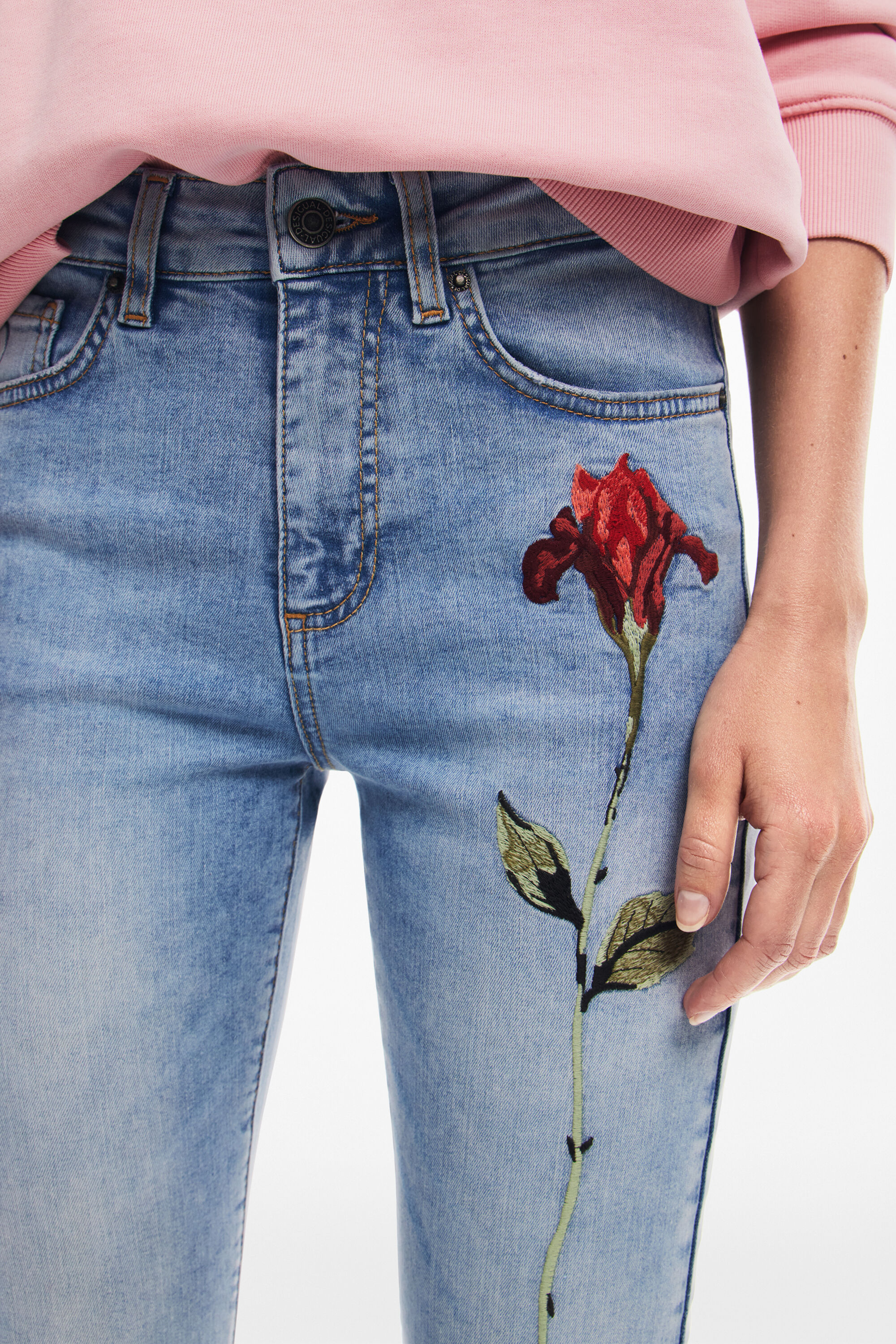 calça jeans rosa