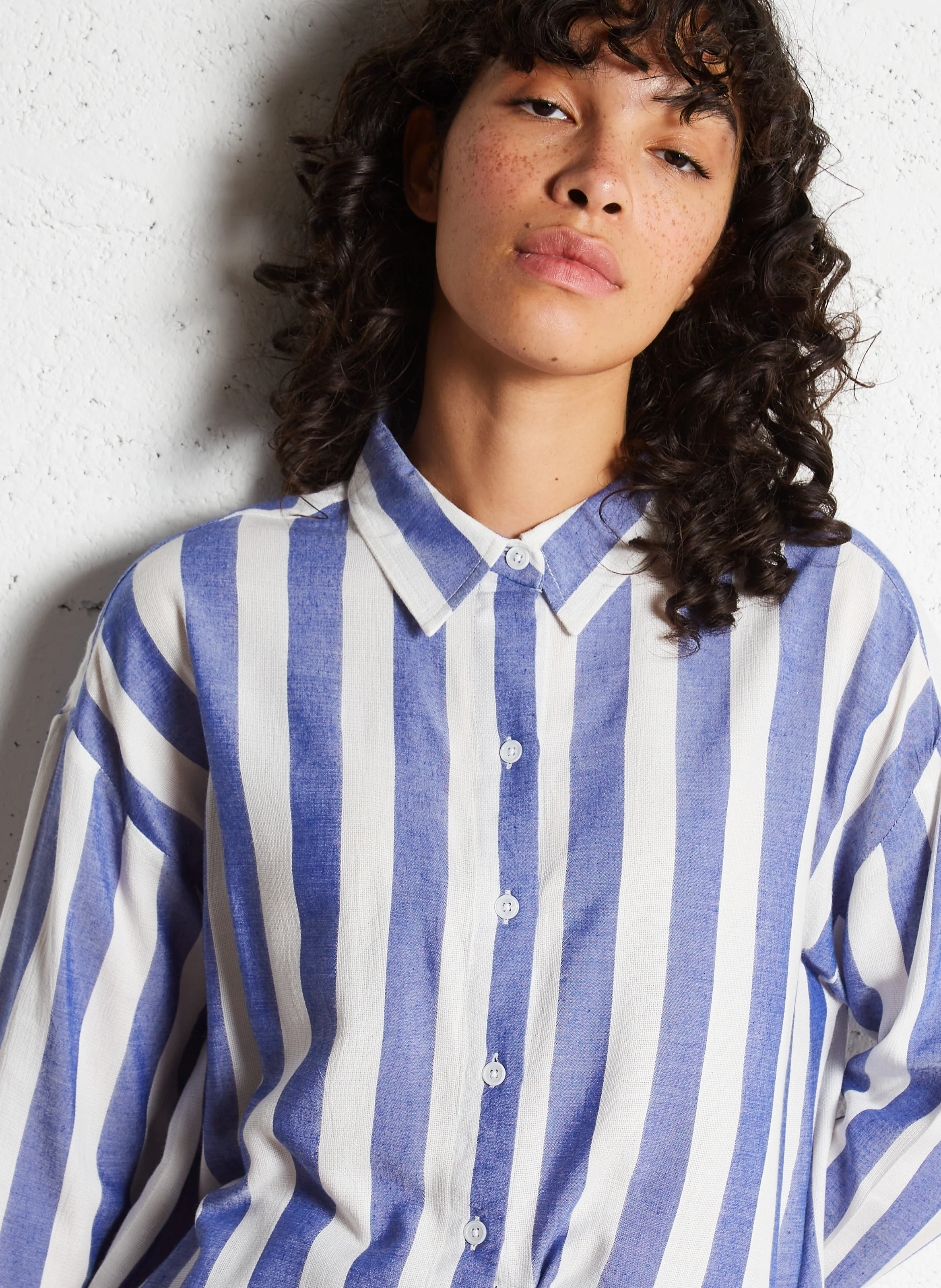 CLARA - Chemise col classique droite rayée | Bleu