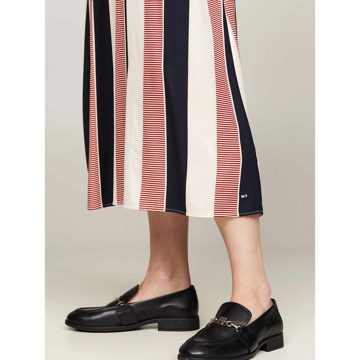 TOMMY HILFIGER<br>Vestido midi listrado, mangas compridas