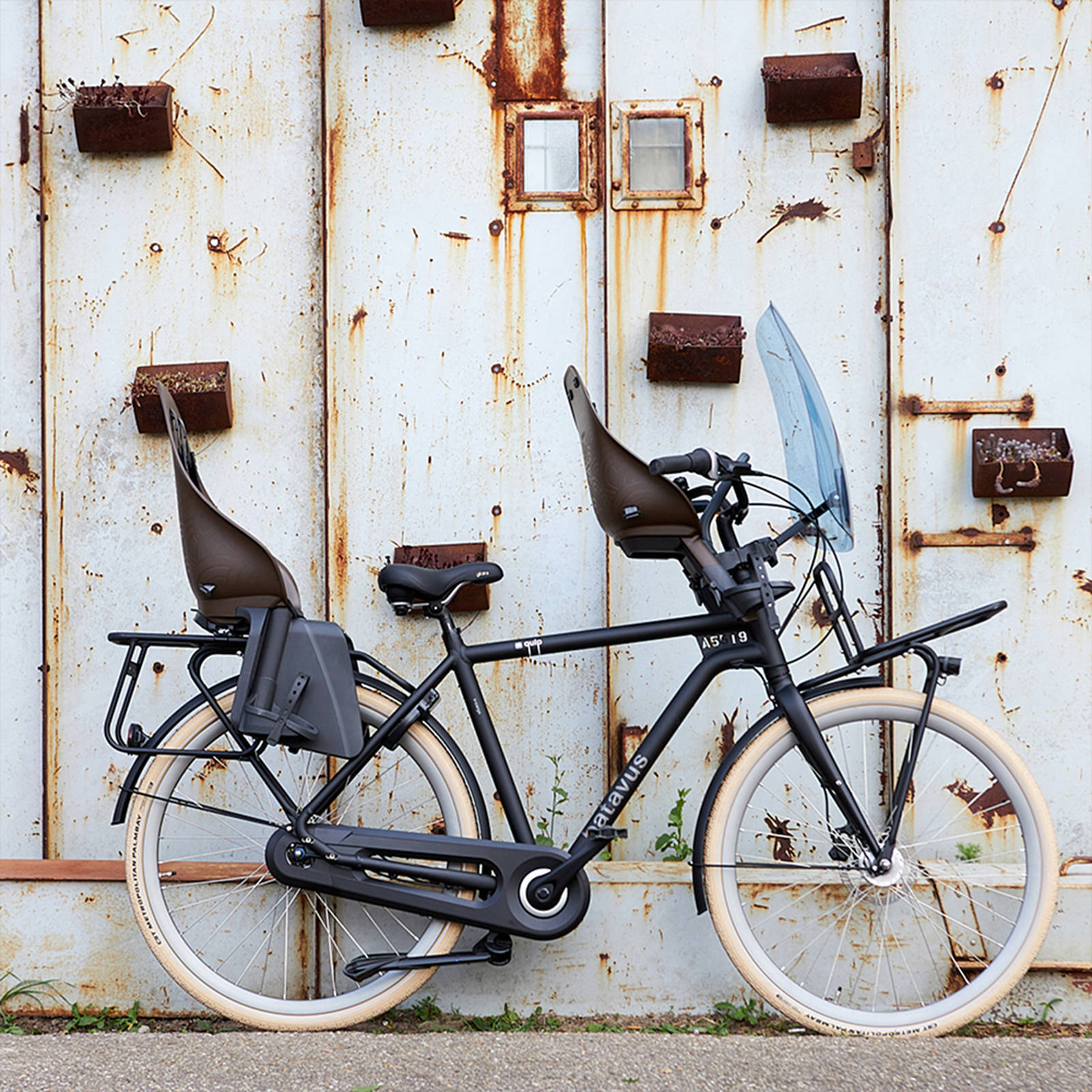 Urban Iki Ta—ke fietsstoeltje achter - Koge Brown/Kurumi Brown