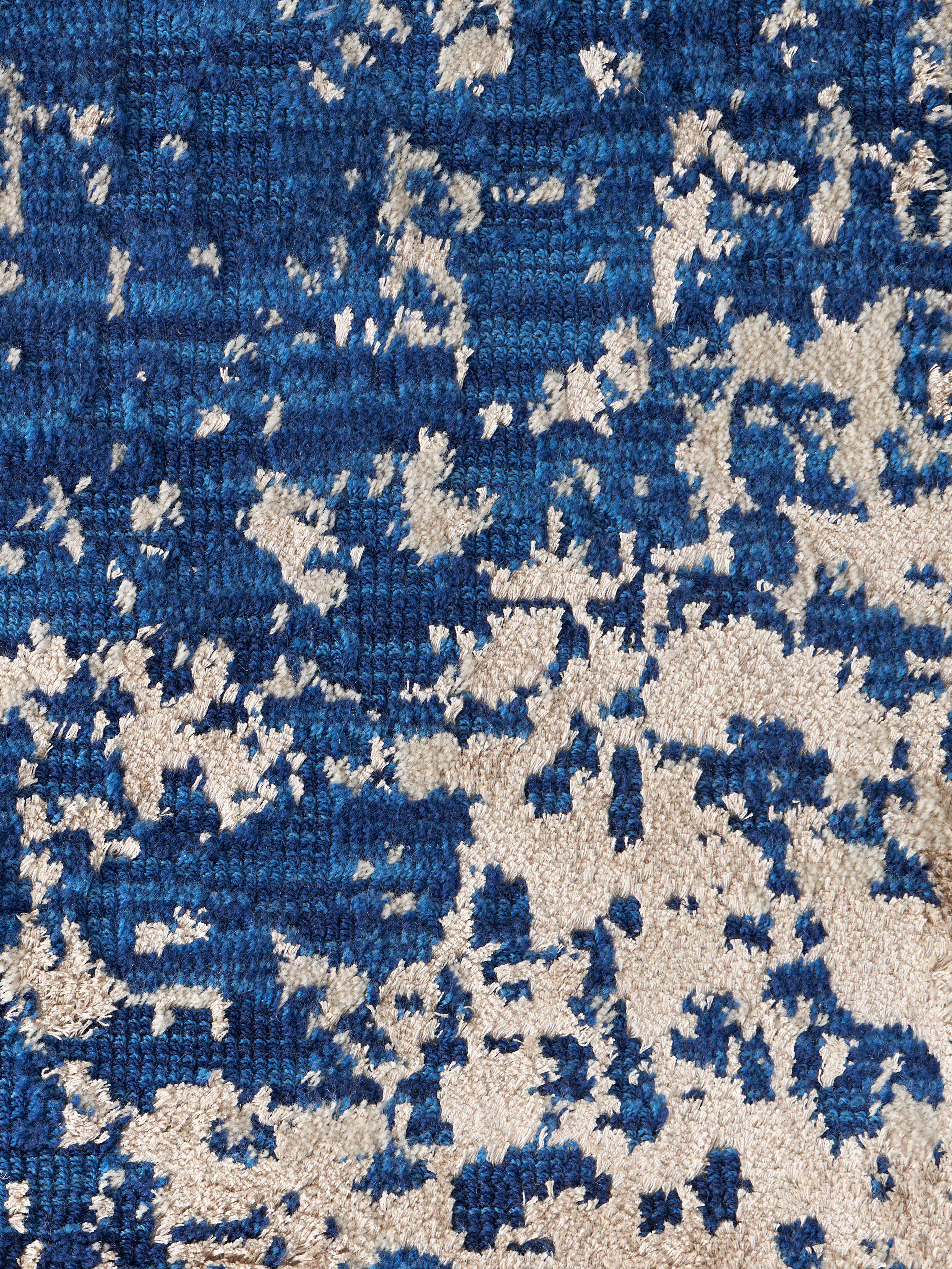 Handgeweven wollen vloerkleed Cynthia met abstract patroon