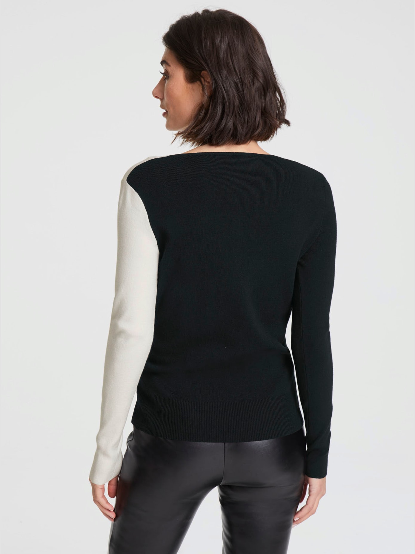Pull superbe aspect cache-cœur