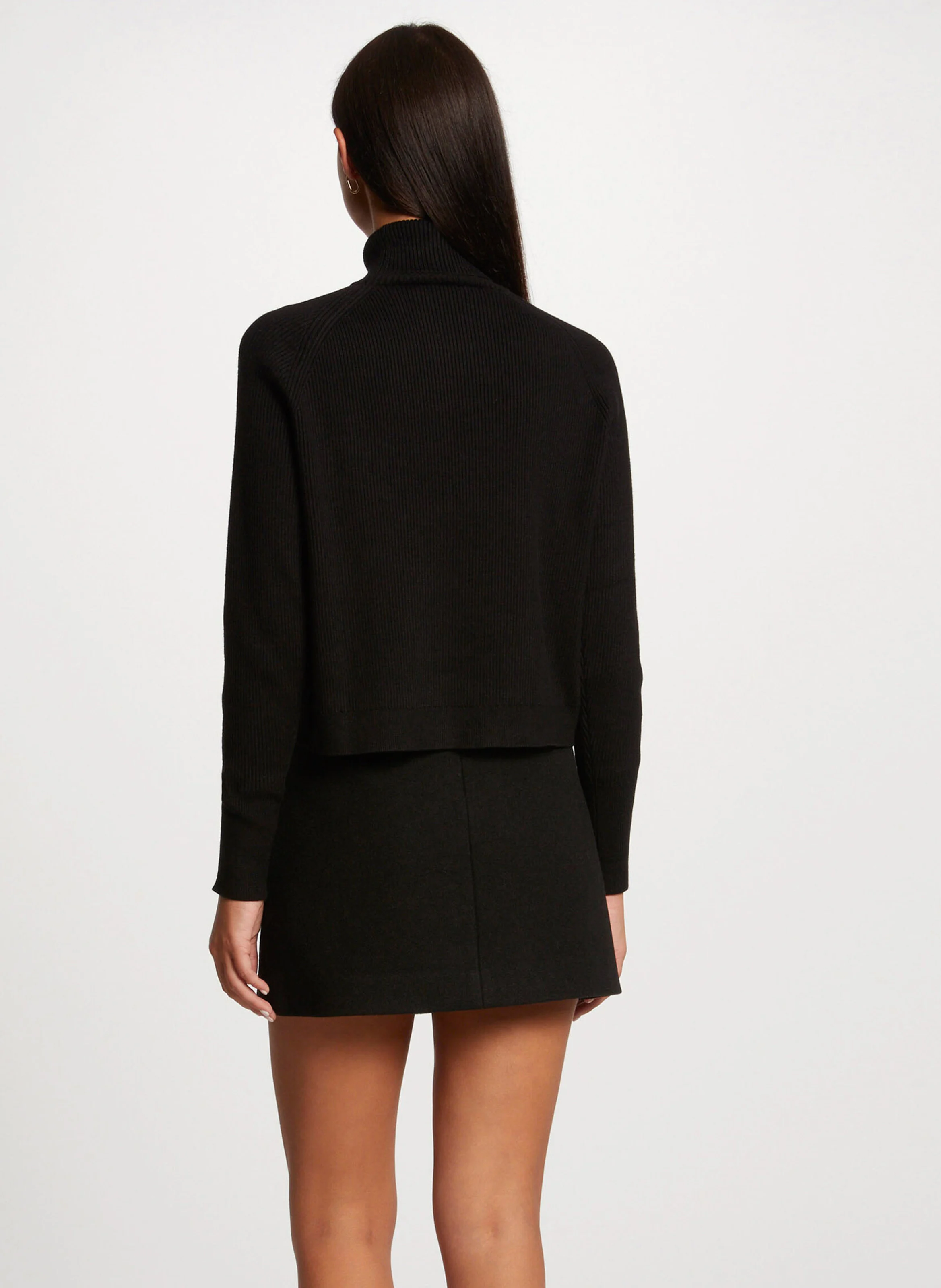 MISS - Pull court droit col roulé | Noir
