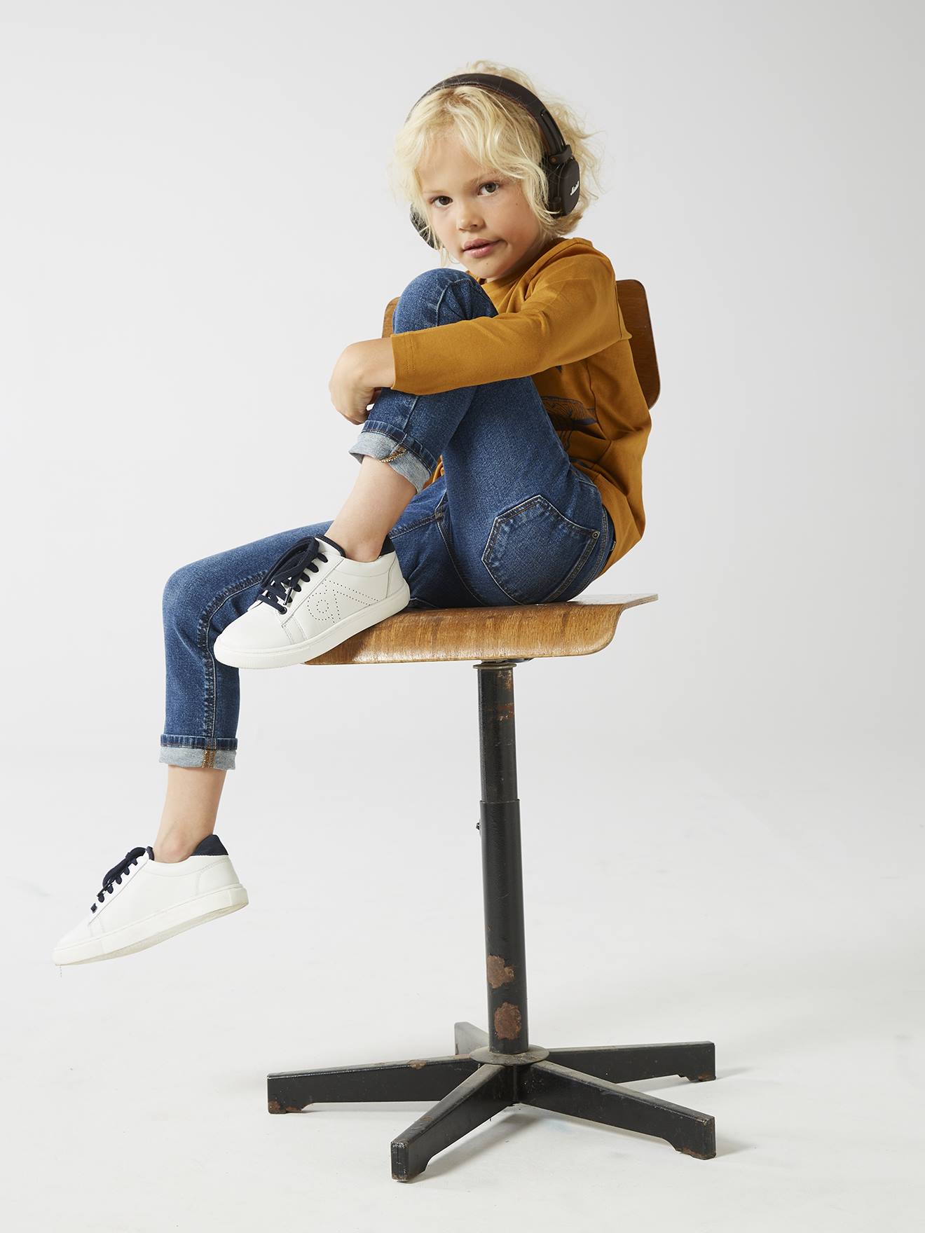 Calça jeans básica slim para meninos, cor pedra