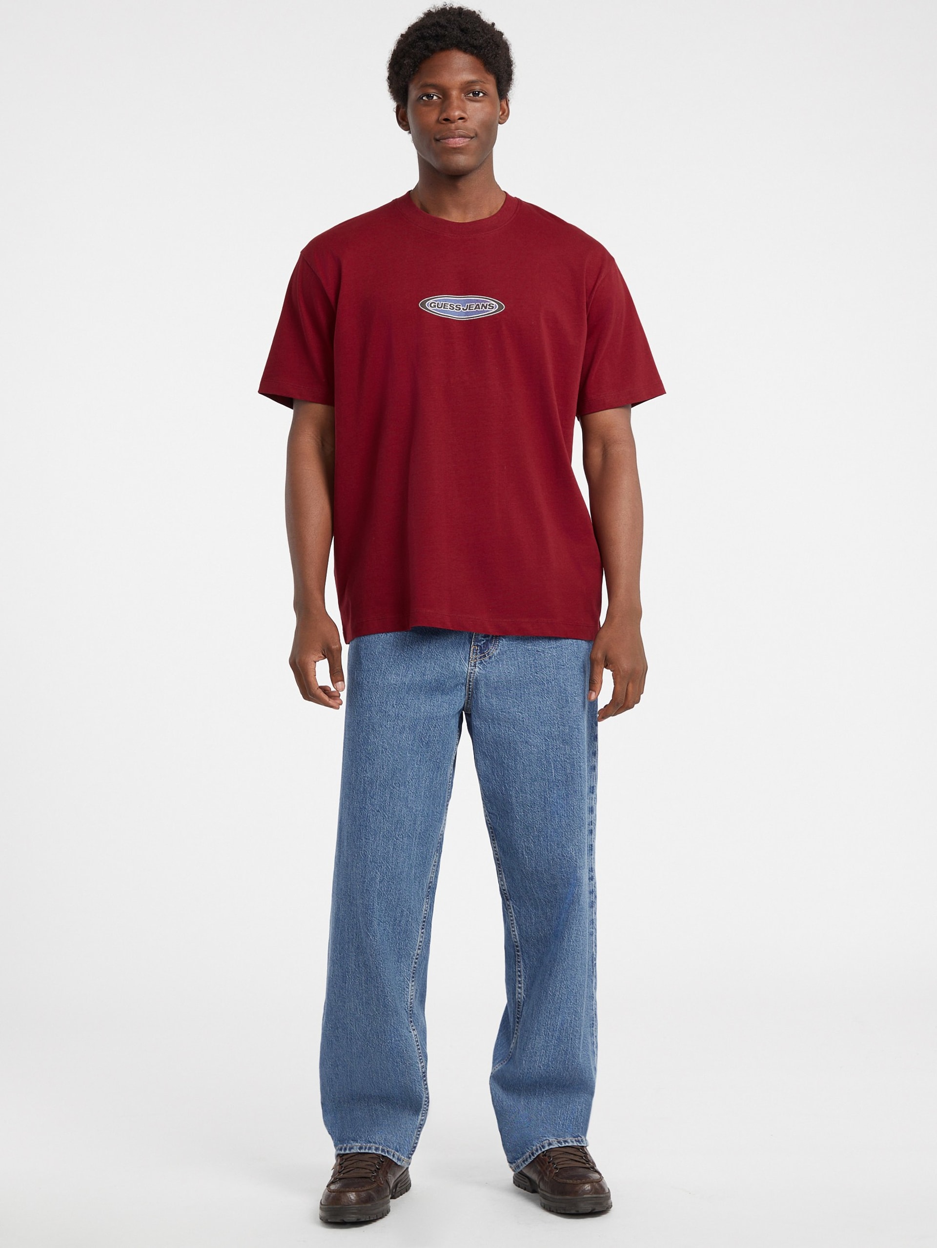 Camiseta com logo grande