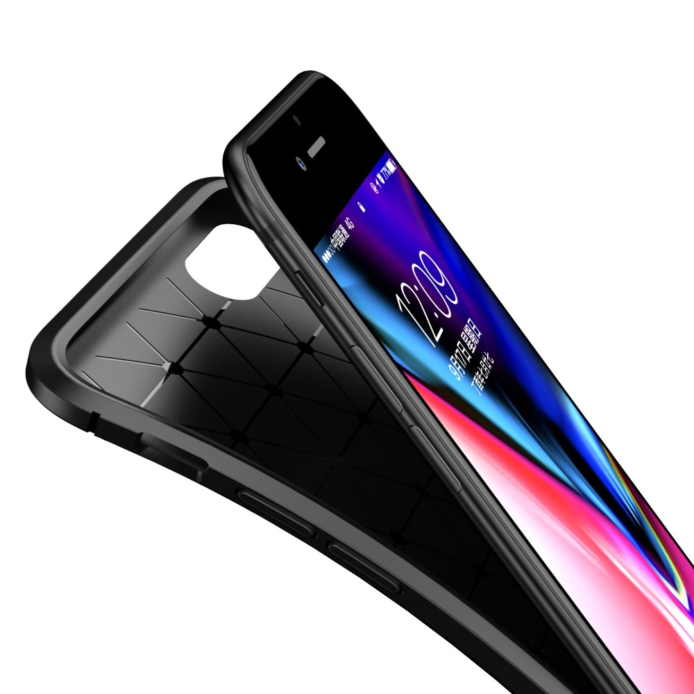 iPhone SE (2022/2020) / 8 / 7 / 6S Gummi Case Schutzhülle mit Air Cushion Fallschutz im Carbon Look - Schwarz