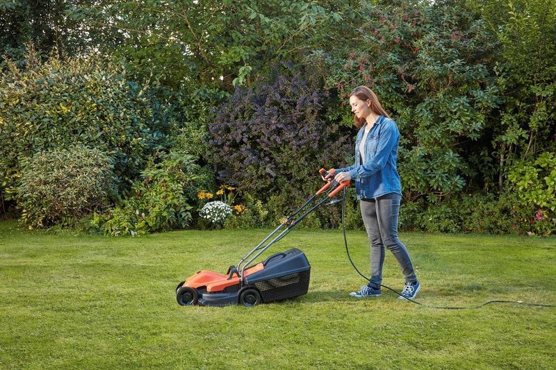 BLACK+DECKER BEMW451BH Grasmaaier - 1200W - 32CM - Compacte Ontwerp