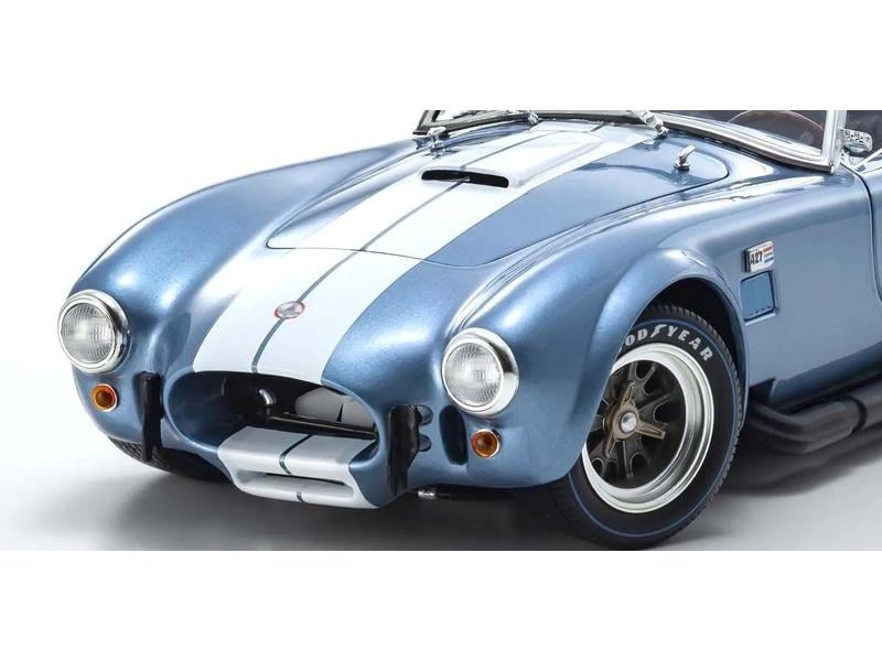 Kyosho Shelby Cobra 427 S/C Spider, Hellblau-Weiss 1:18 Detailgetreues Modellauto für Sammler im Massstab 1:18