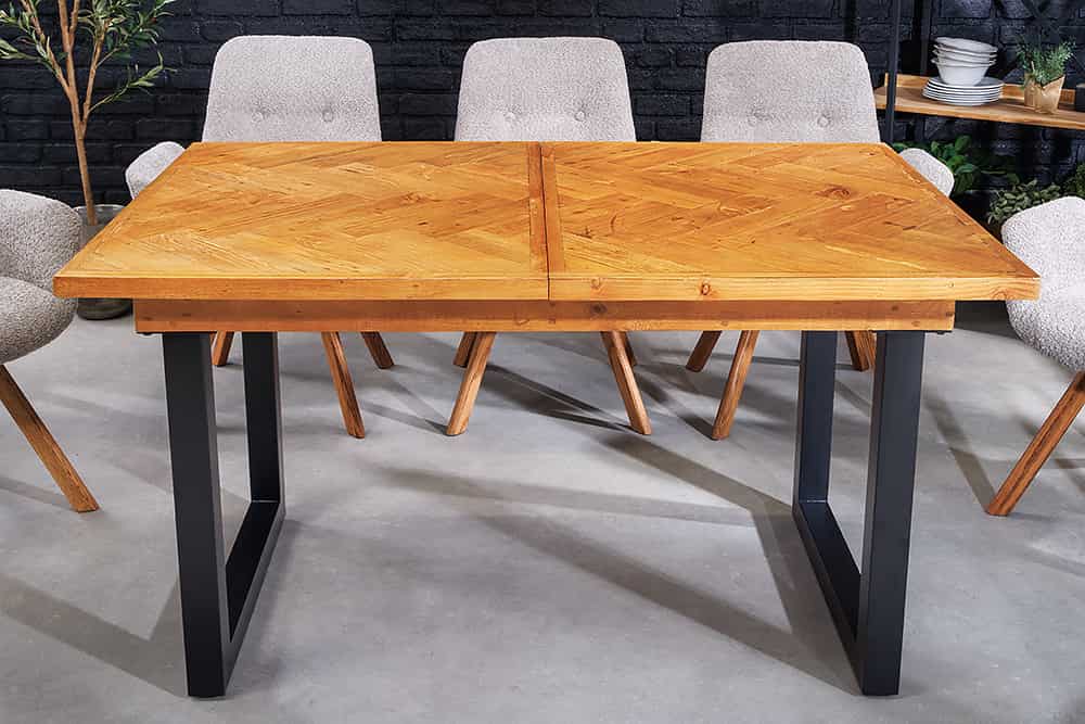 Ausziehbarer Esstisch MOSAIK 140-180cm braun Pinie recyceltes Massivholz Metall schwarz