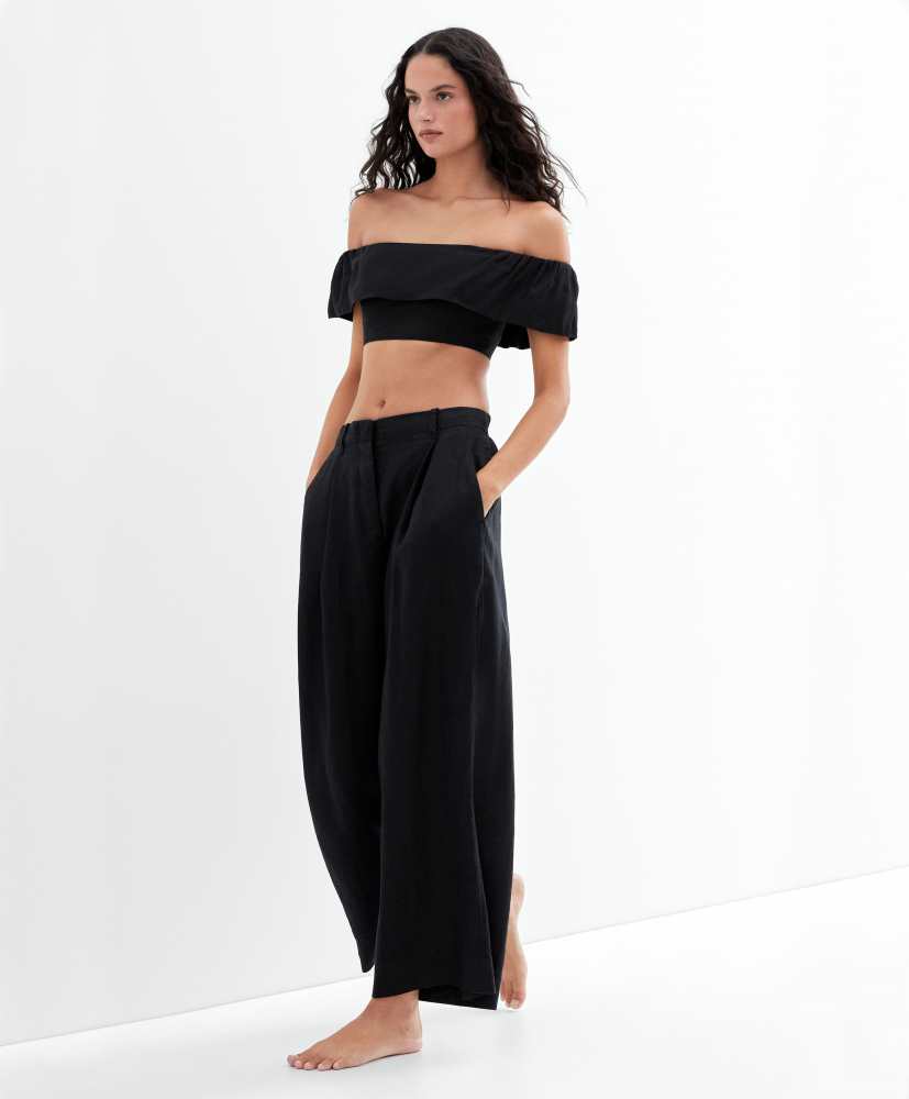 Blusa de linho com ombros à mostra
