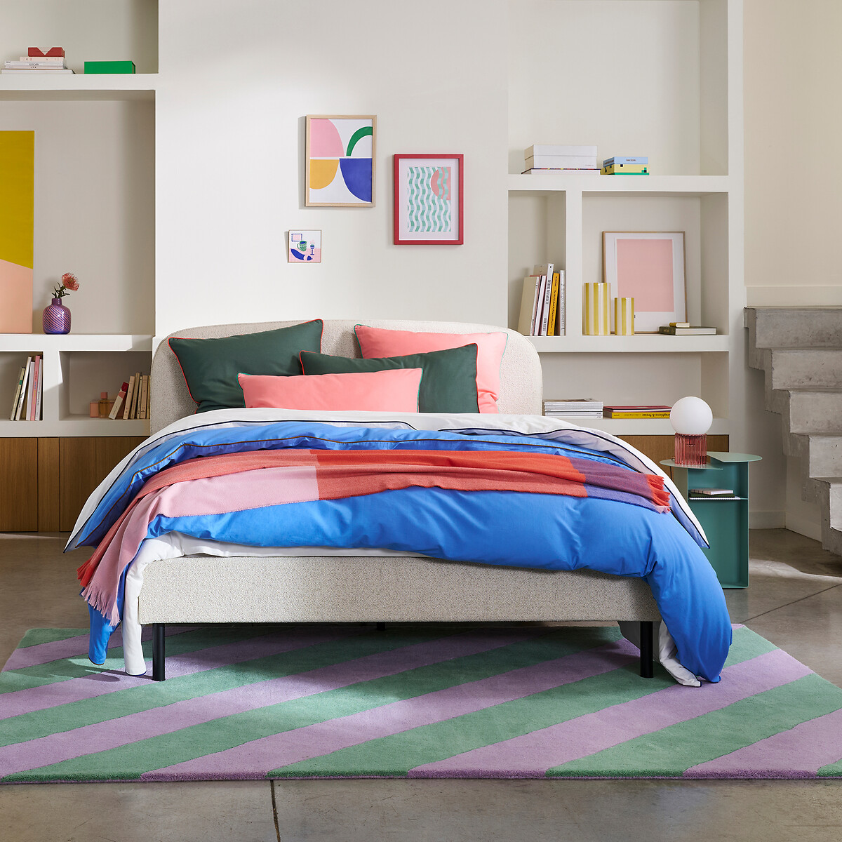 LA REDOUTE INTERIEURS<br>Cama estofada em tecido bouclette, com base de ripas, Conto