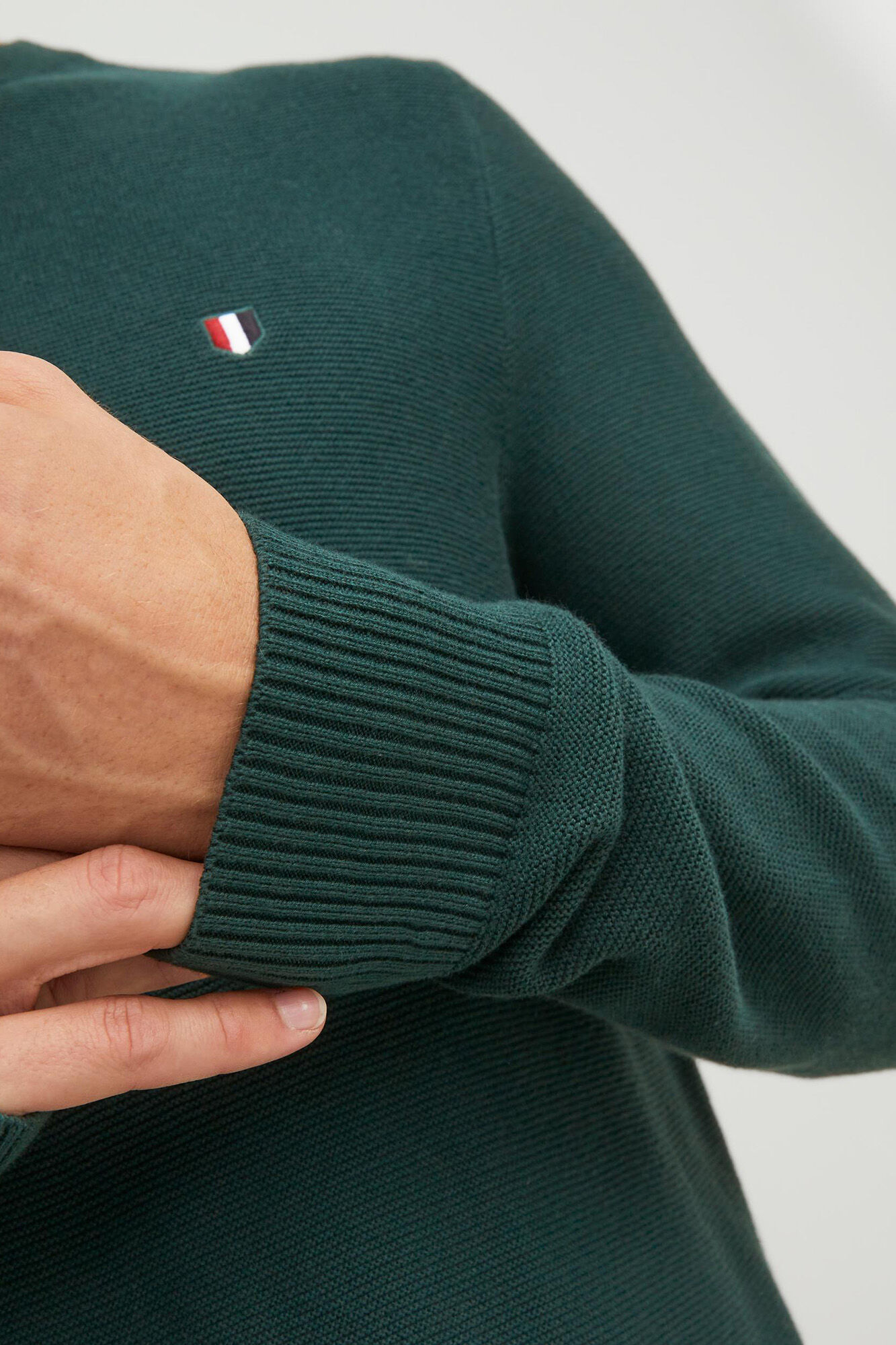 Camisa estruturada de gola redonda, 100% algodão.