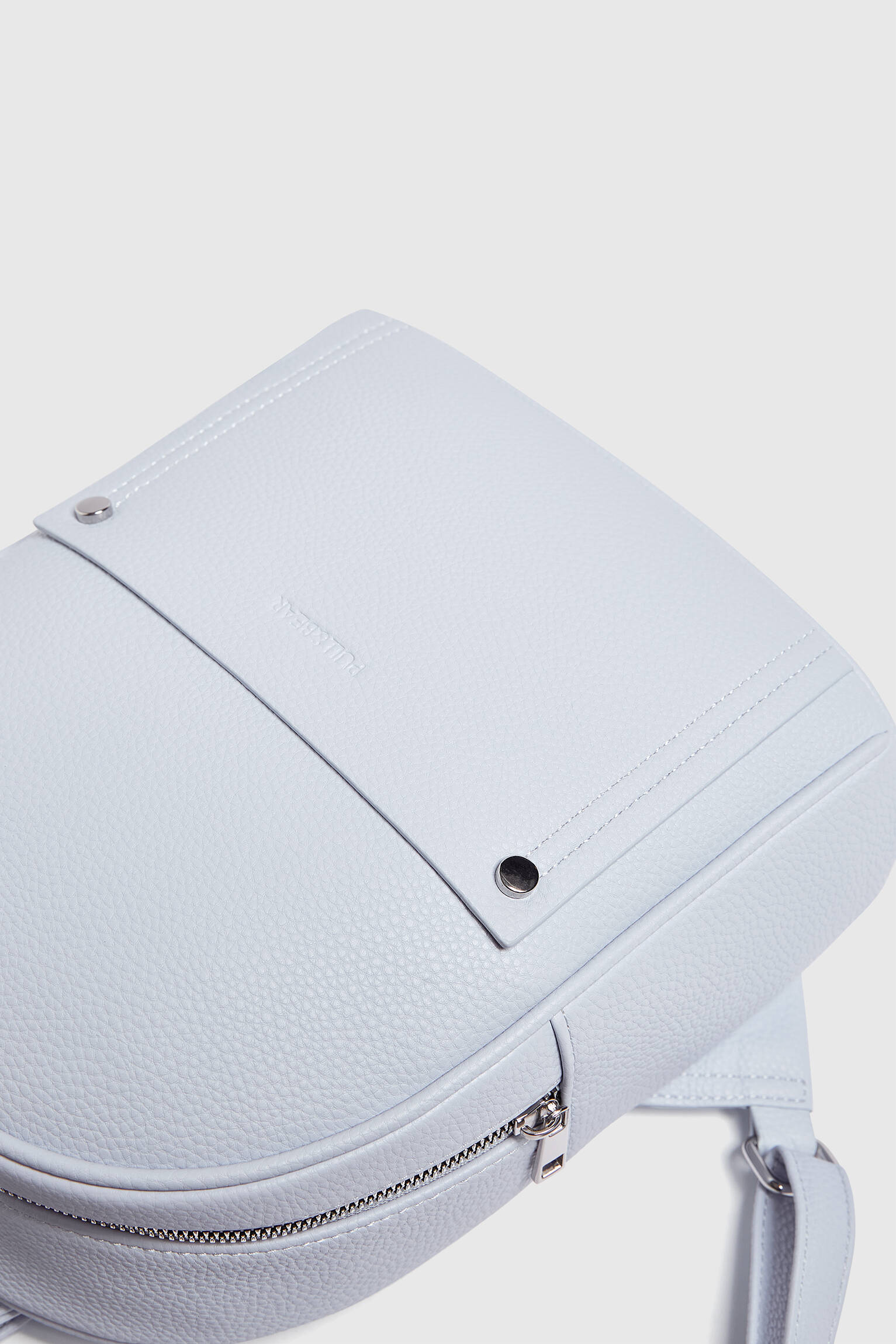 MOCHILA URBANA COM DETALHE DE BOLSO - 1-058