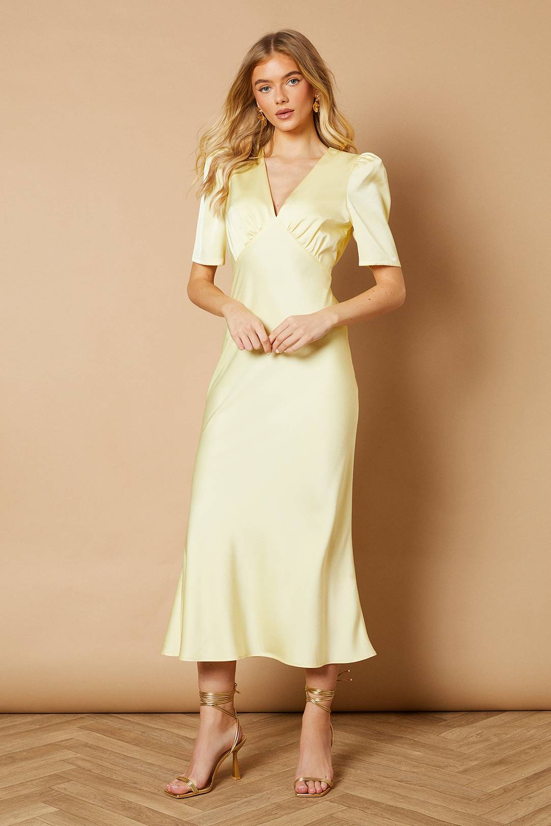 Oasis Robe Mi-Longue en Satin