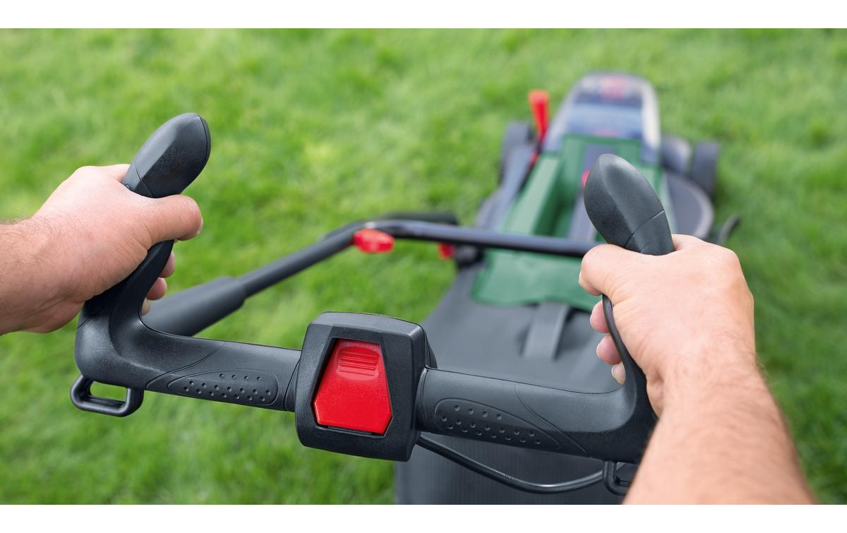 Akku-Rasenmäher UniversalRotak 2x18V-37-550 Kit (2 x 4.0Ah)<br>Kraftvolles Mähen und bequeme Grasschnittsammlung für mittelgrosse bis grössere Rasenflächen