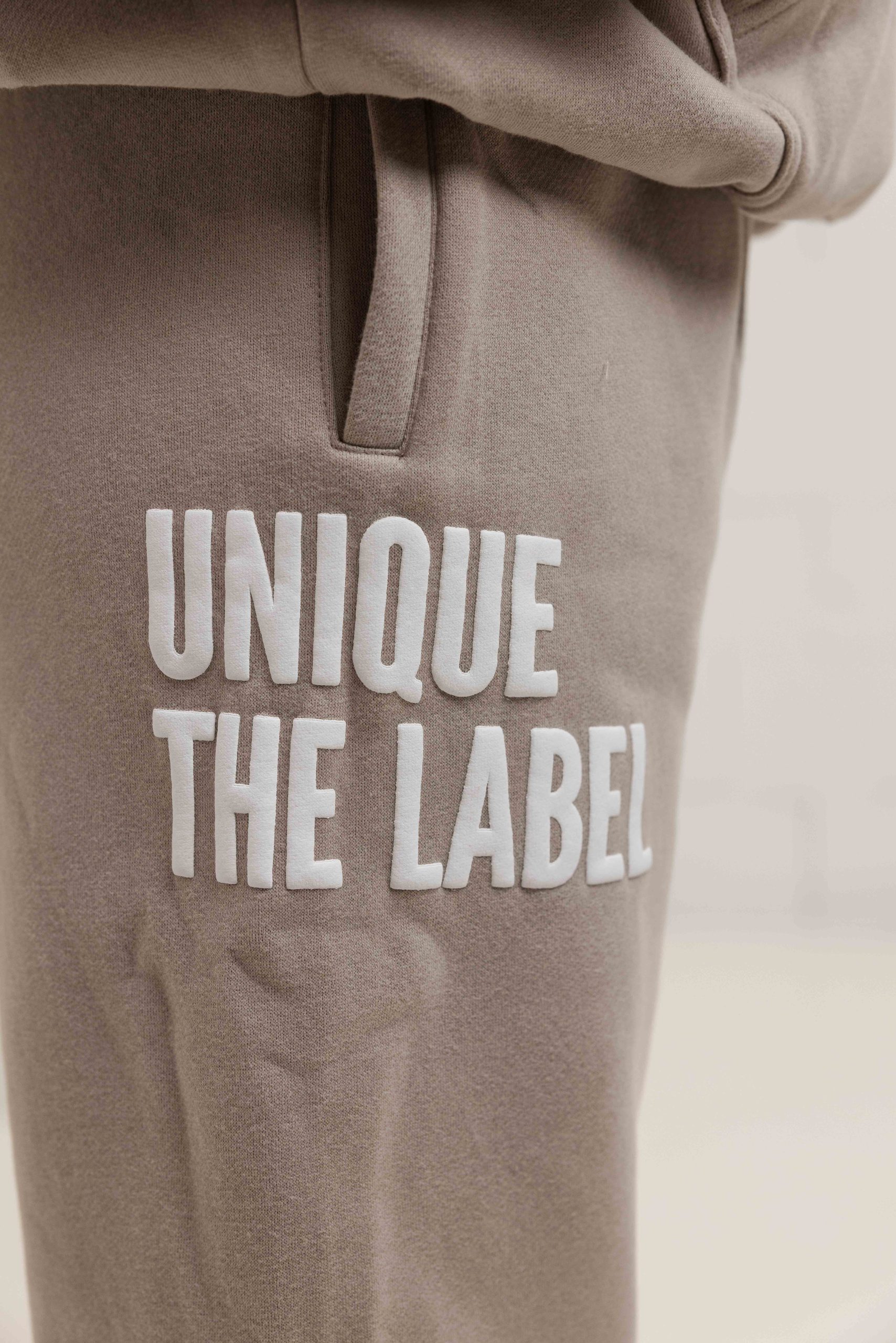 Unique The Label Elyana Trainingspak Dames Beige