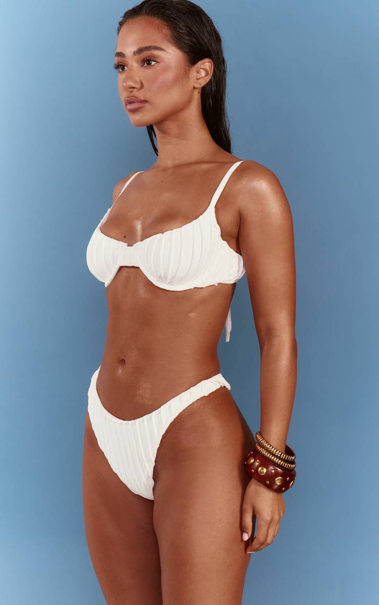 Blanc Haut De Bikini À Armatures Et Plis