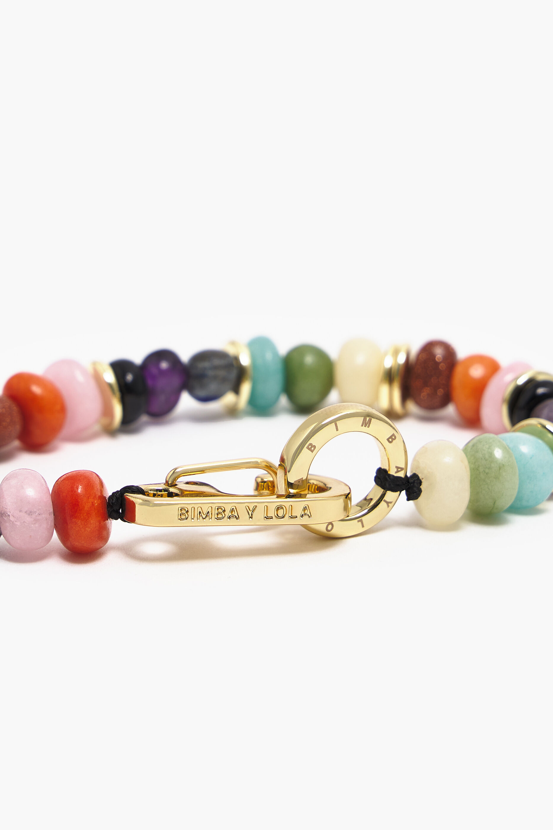 Pulseira dourada com pedras multicoloridas