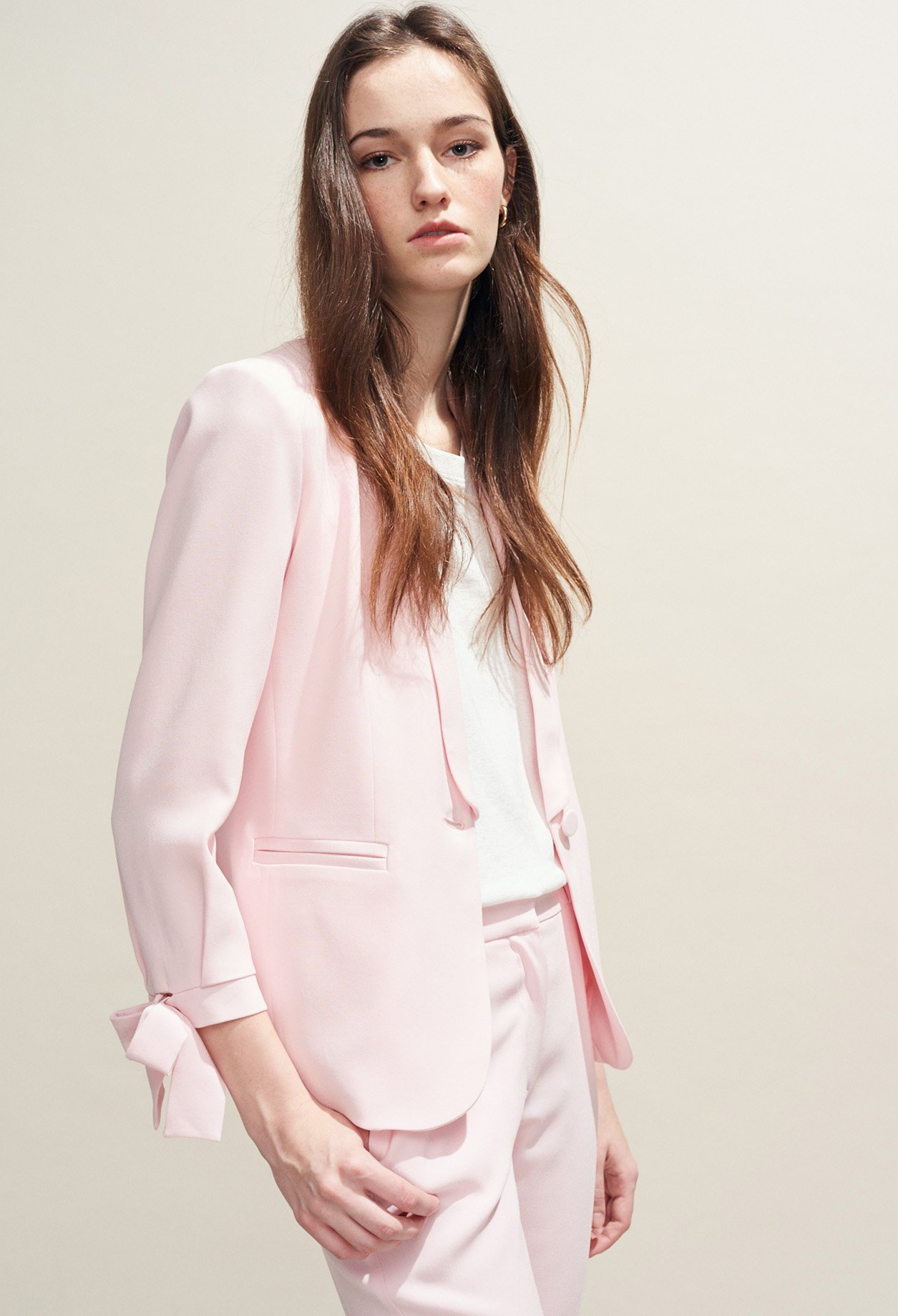Pantalon tailleur rose p&acirc;le
