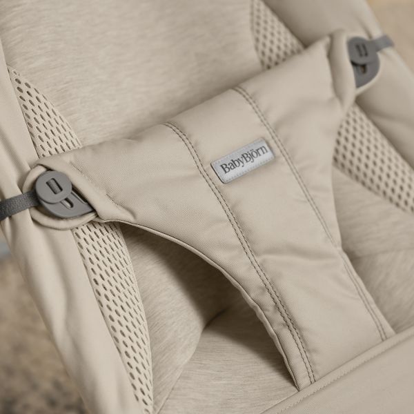 BabyBjörn Wipstoeltje - Balance Soft - Geweven Jersey Tri-Fabric Zandgrijs