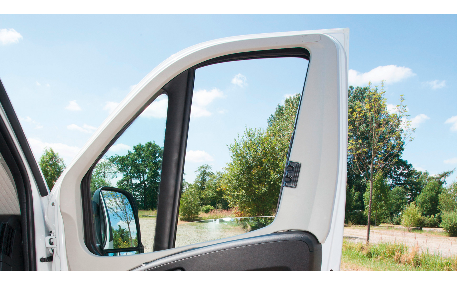 Remis Fahrerhausverdunkelung REMIfront IV  Frontscheibe (Links- und Rechtslenker / ohne Sensoren) für Fiat Ducato (Modell X250) 2006 - 2011