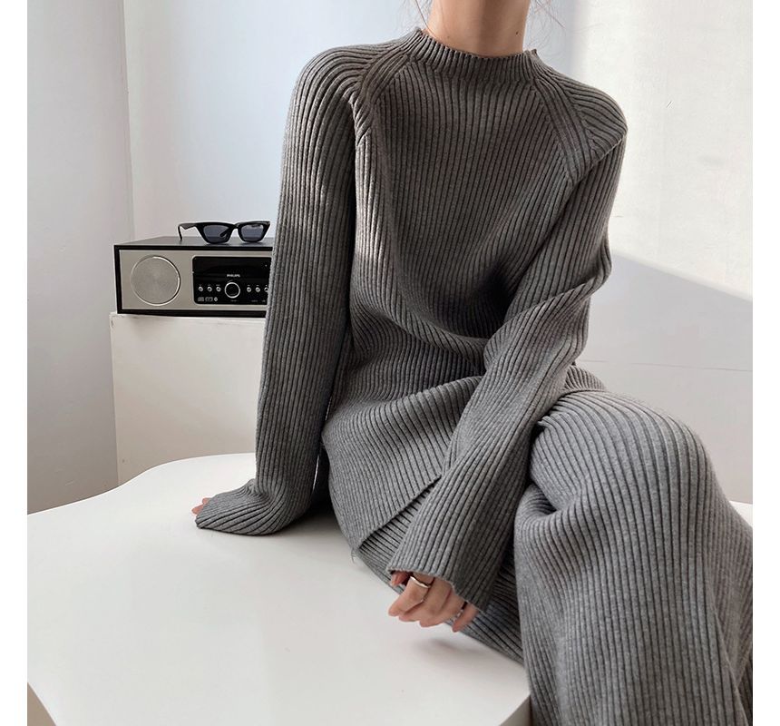 Rorah - Set: Mock Neck Plain Slit Ribbed Trui + Elastische Taille Breibroek met Wijde Pijpen