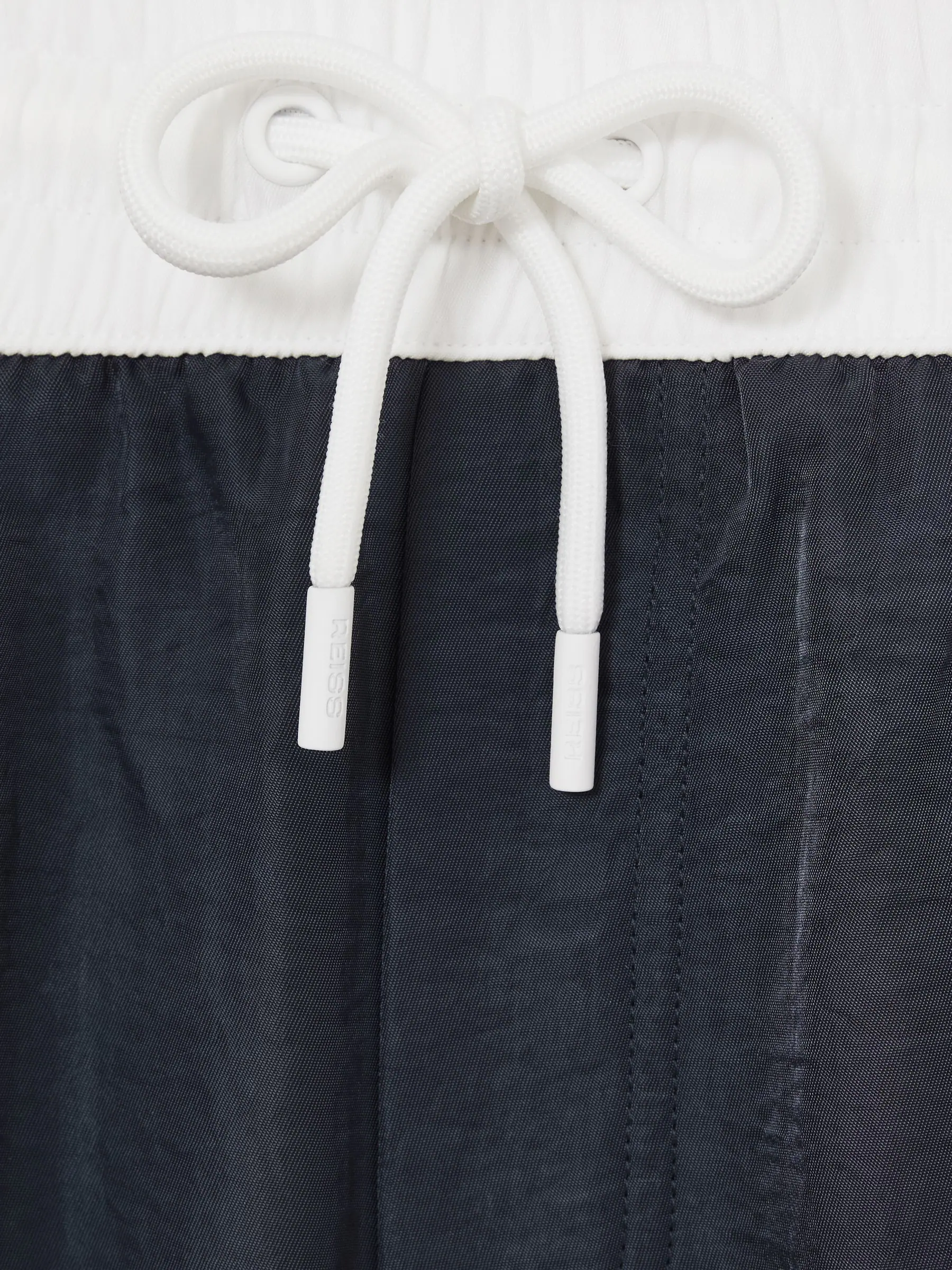 Marineblauw/wit - Reiss Cano Zwembroek met kleurvlakken en bies