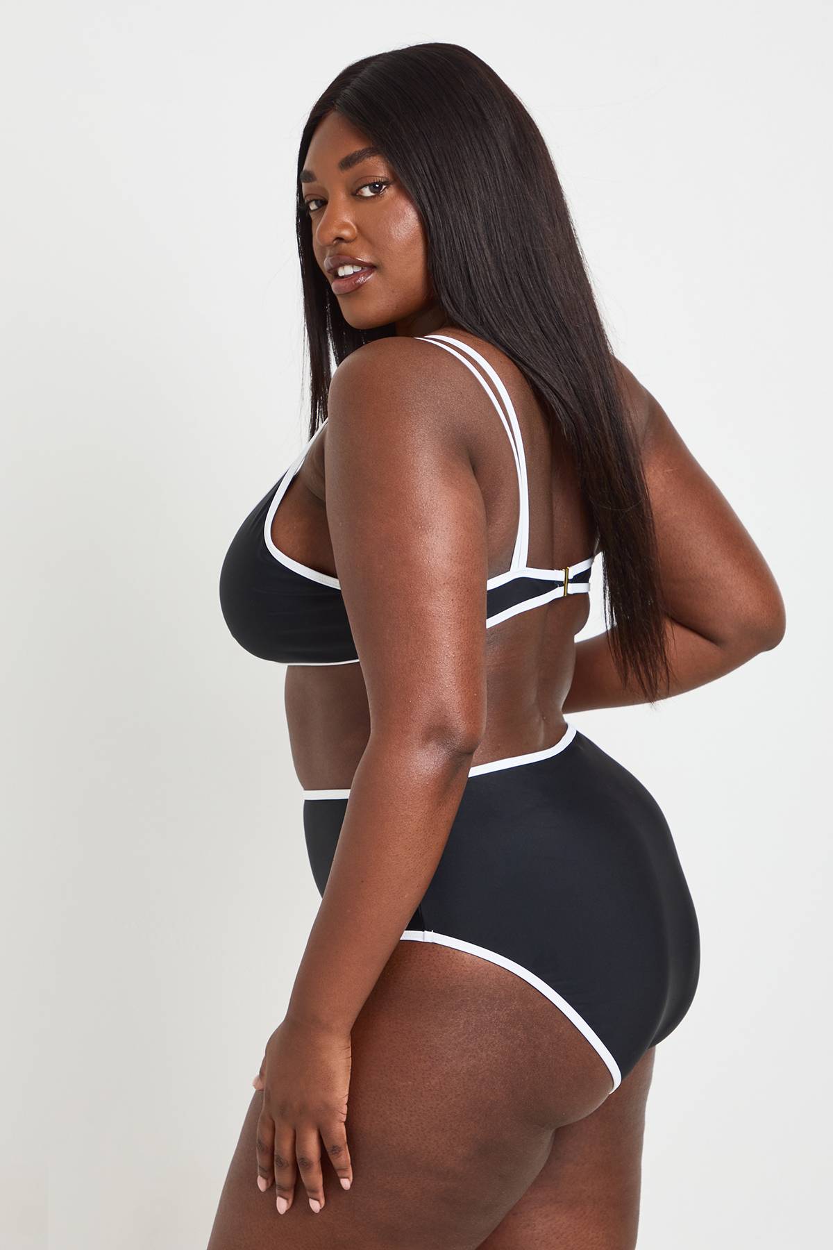 boohoo Ensemble Bikini Grande Taille À Jambes Hautes Avec Détails Contrastés