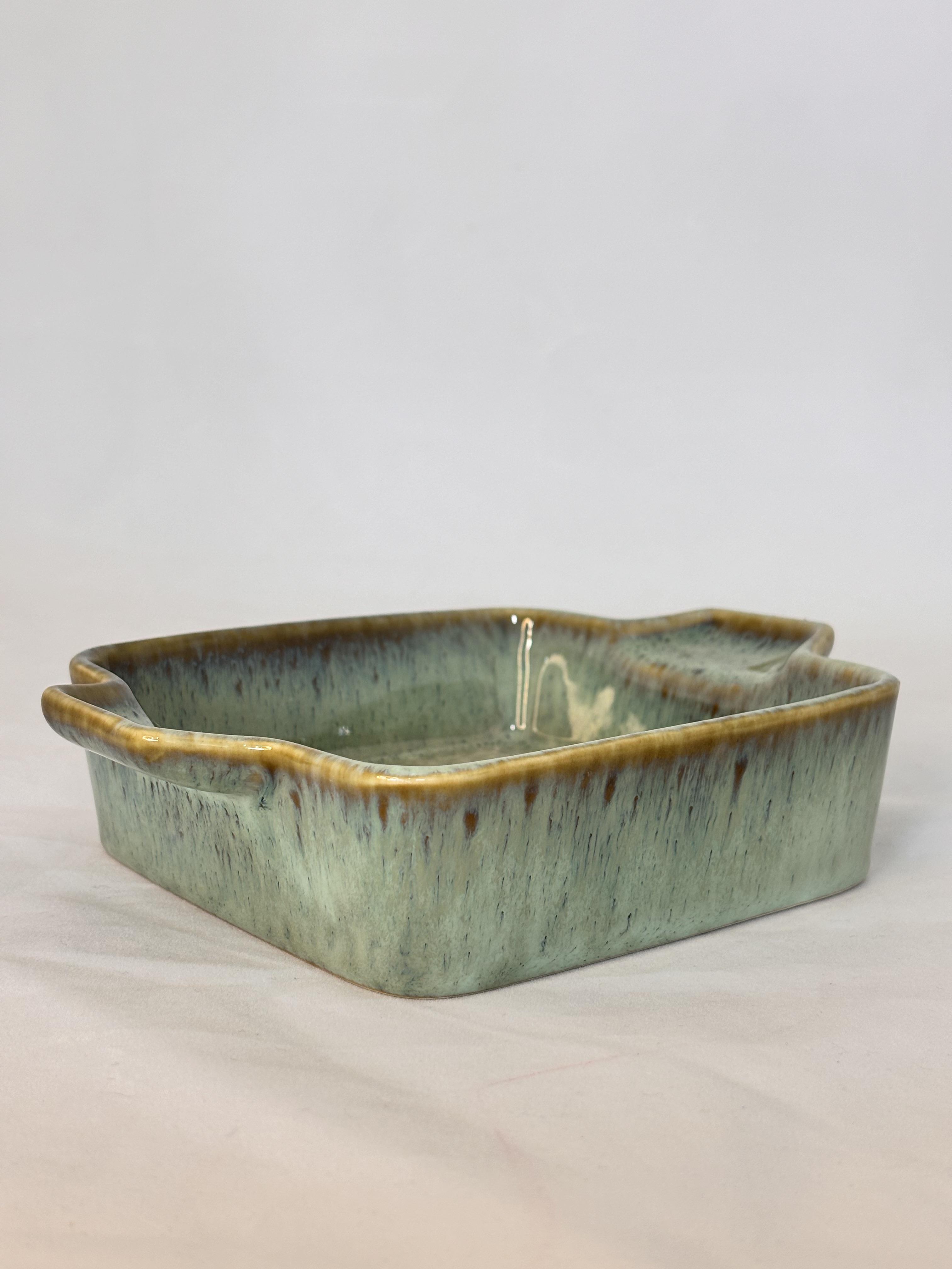 PLAT VERT PORCLEAINE EMAIL REACTIF D.13X13X4CM