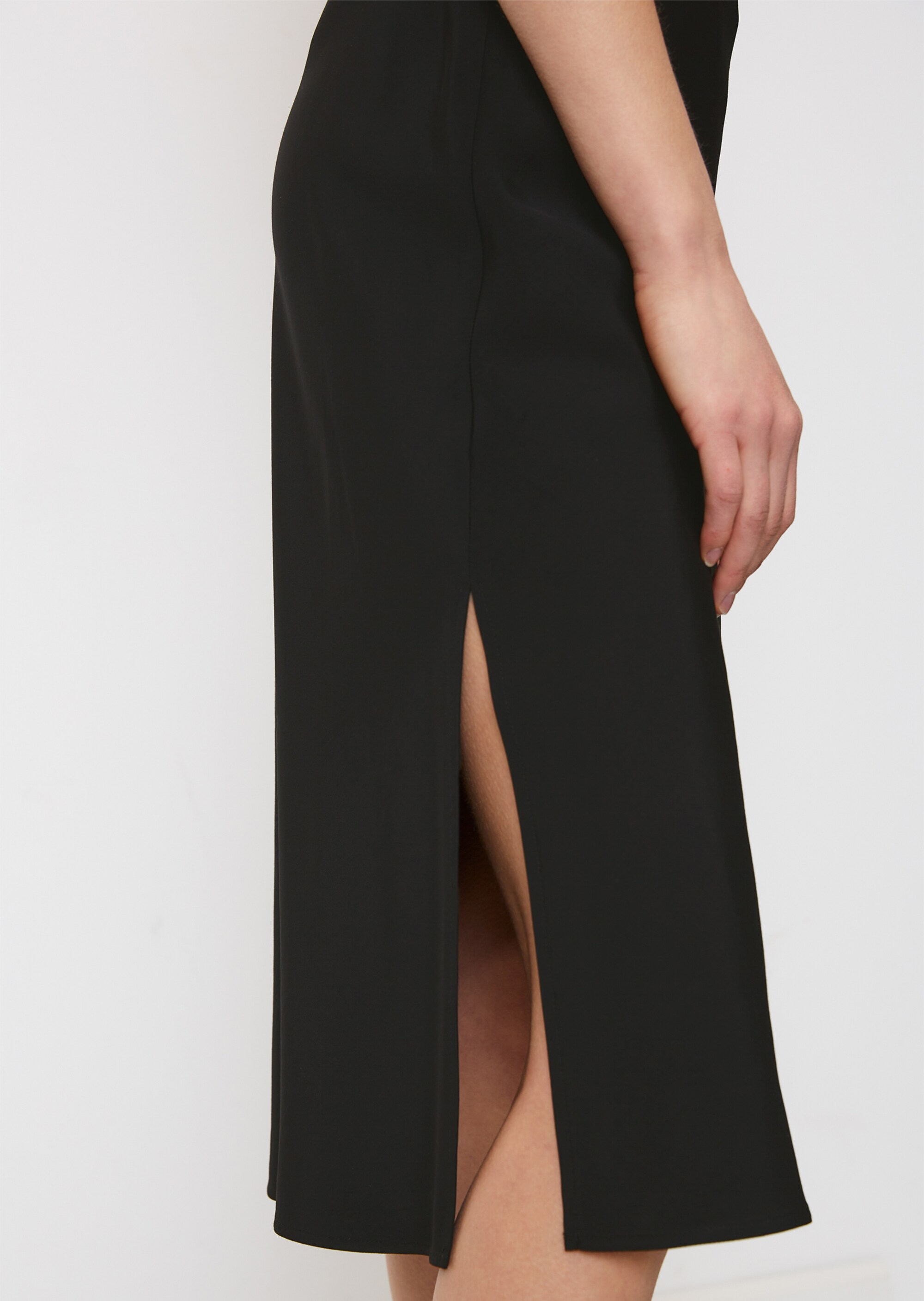 Fließender Slip Skirtaus Viskose-Twill