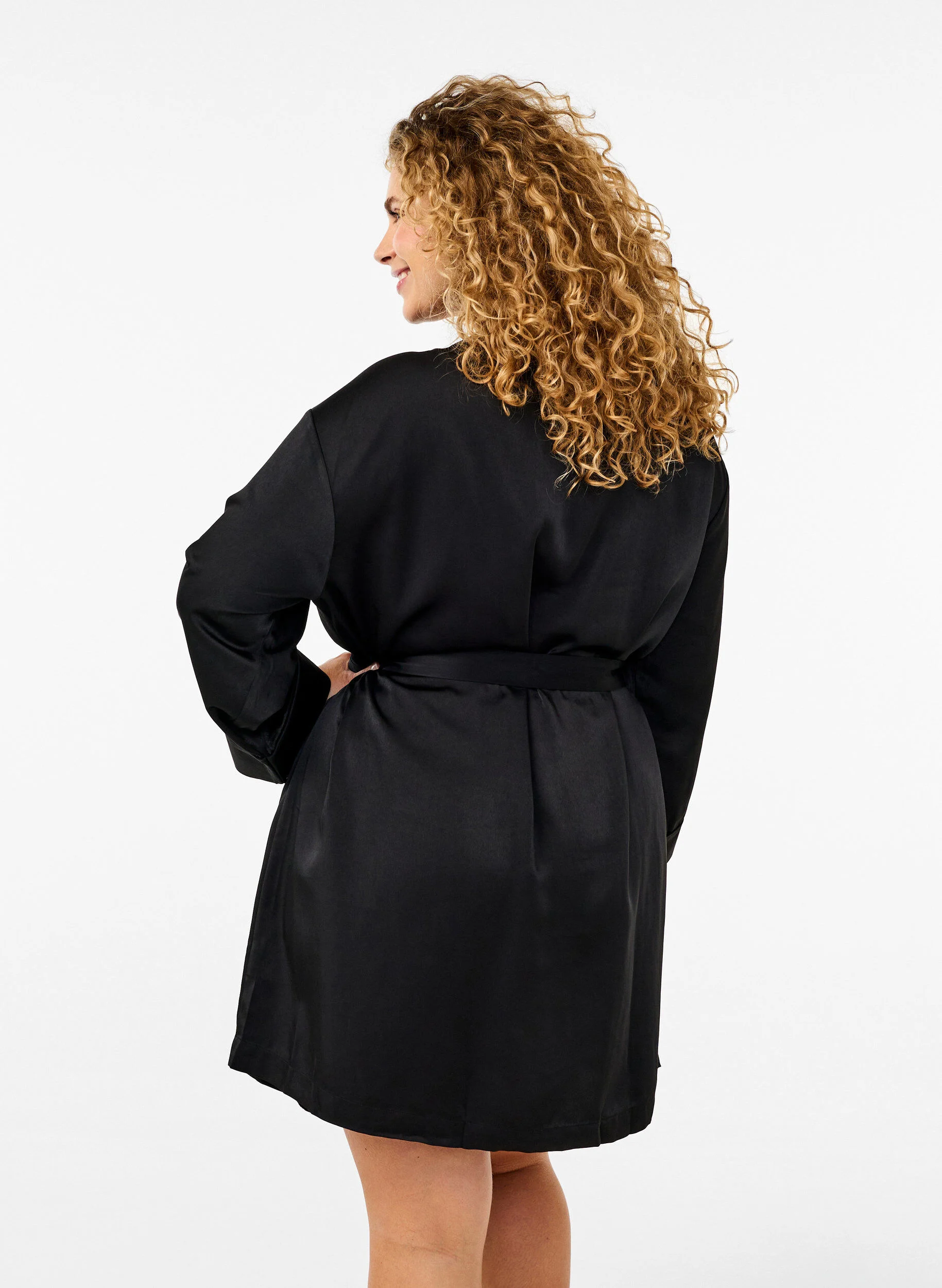 Satin kimono med bælte