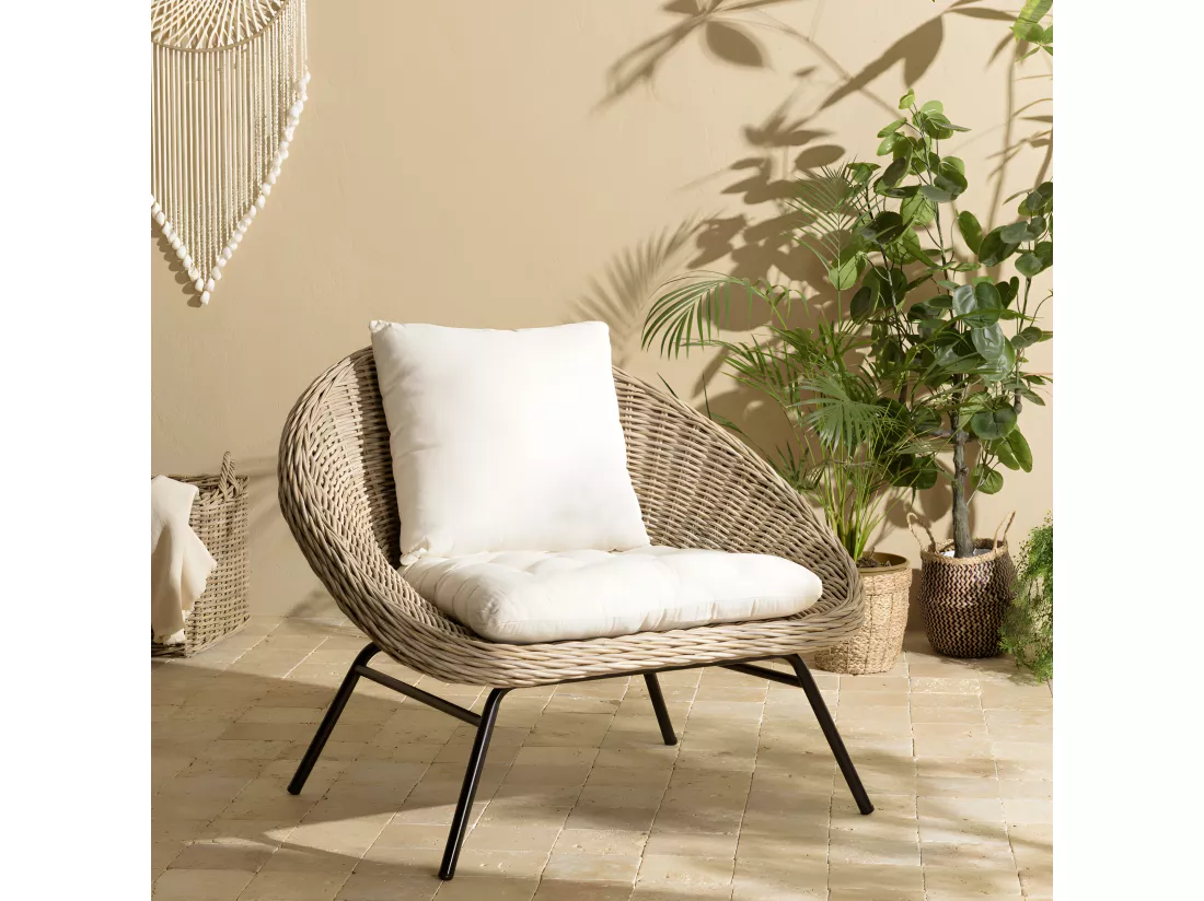 KALLY - Fauteuil lounge en kubu coussin d'assise blanc pieds métal noir