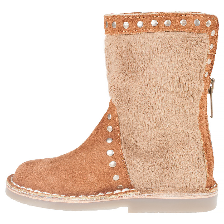 Bottines en cuir camel avec rivets et fausse fourrure
