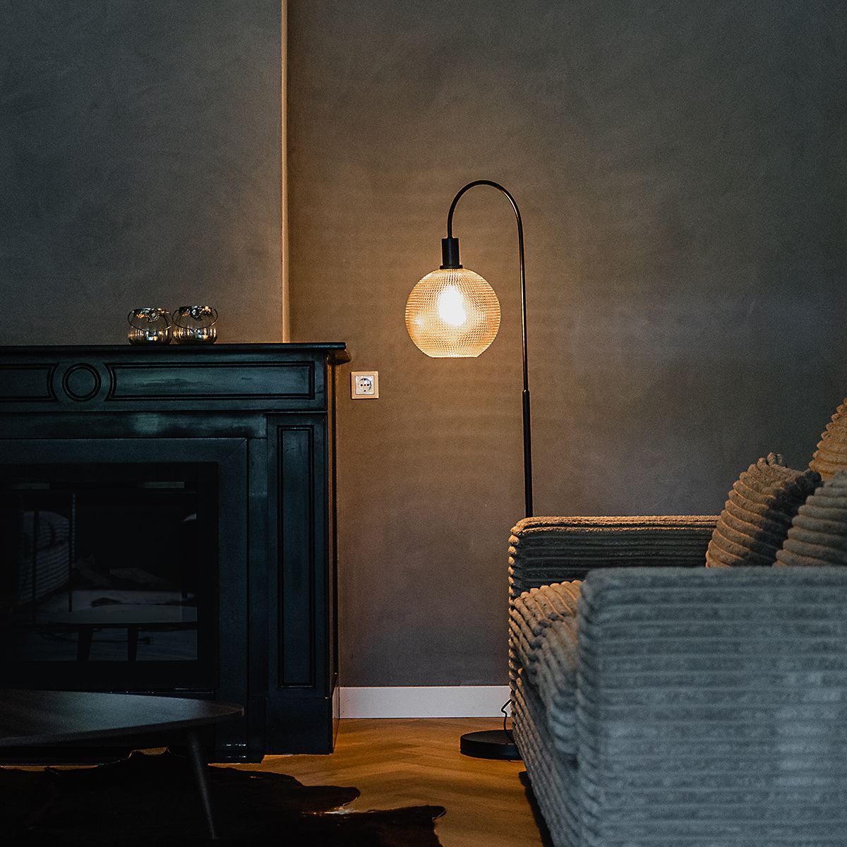 Design vloerlamp zwart met smoke glas - Chico