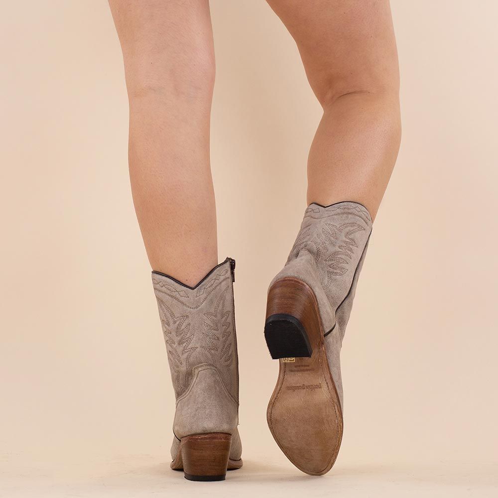 Perlita Peaches enkellaarzen licht taupe