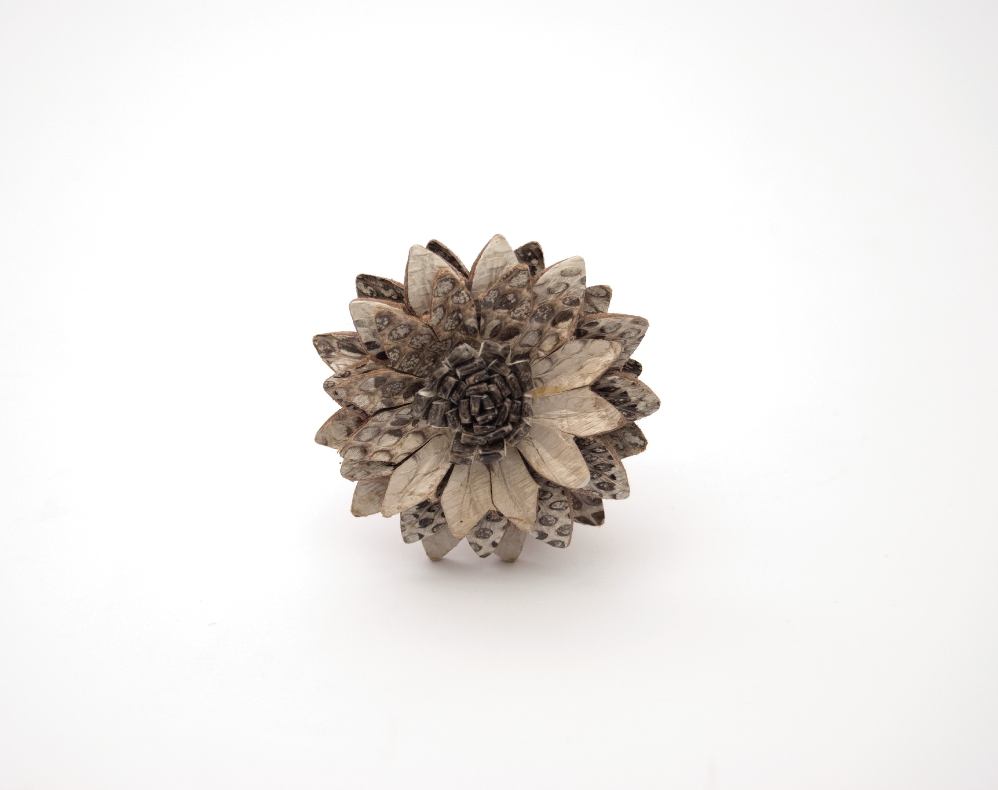 Ring Blume Leder, graubraun, T 4 cm, B 4 cm, H 2 cm günstig bestellen