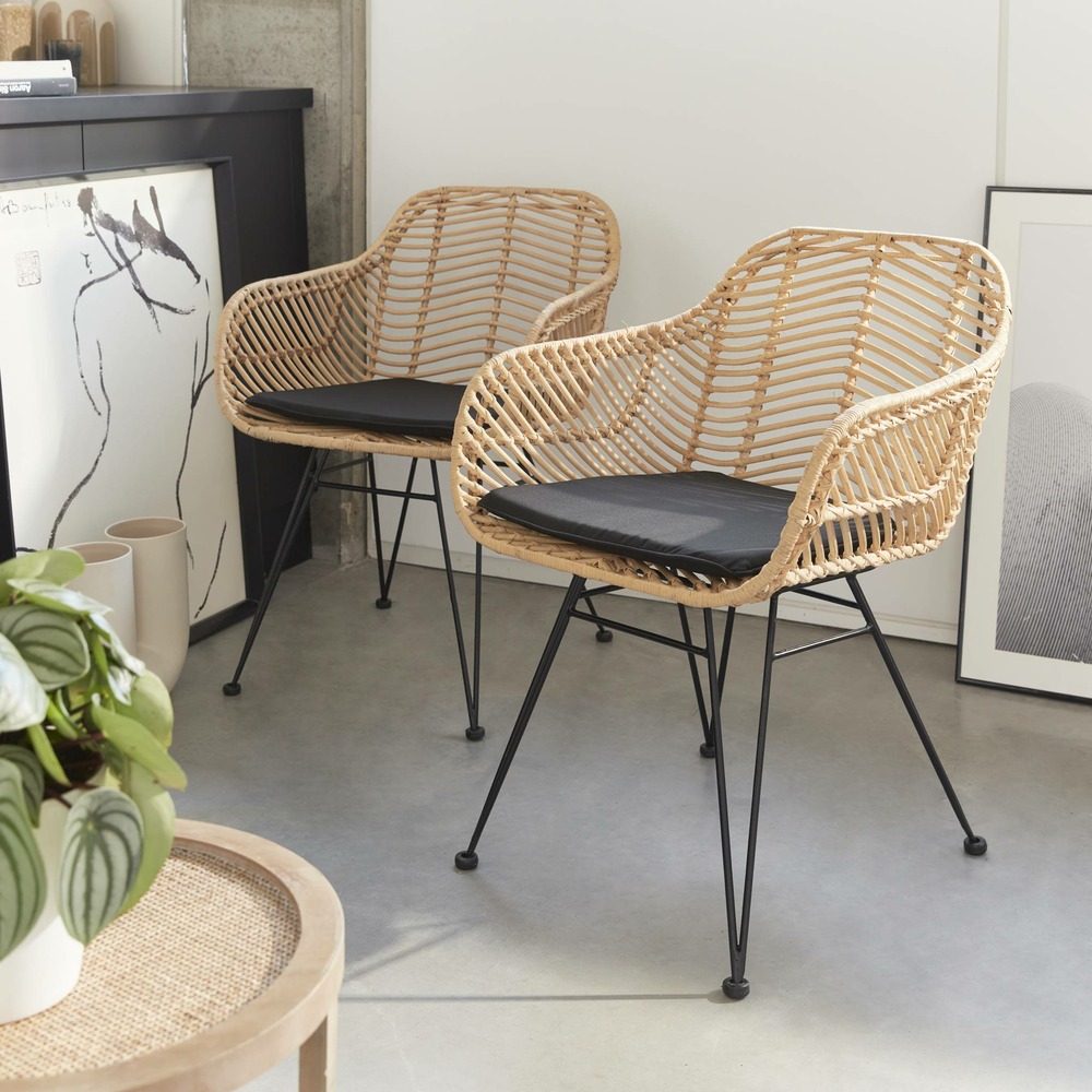 Lot de 2 fauteuils en rotin naturel et métal. Coussin noir - cahya