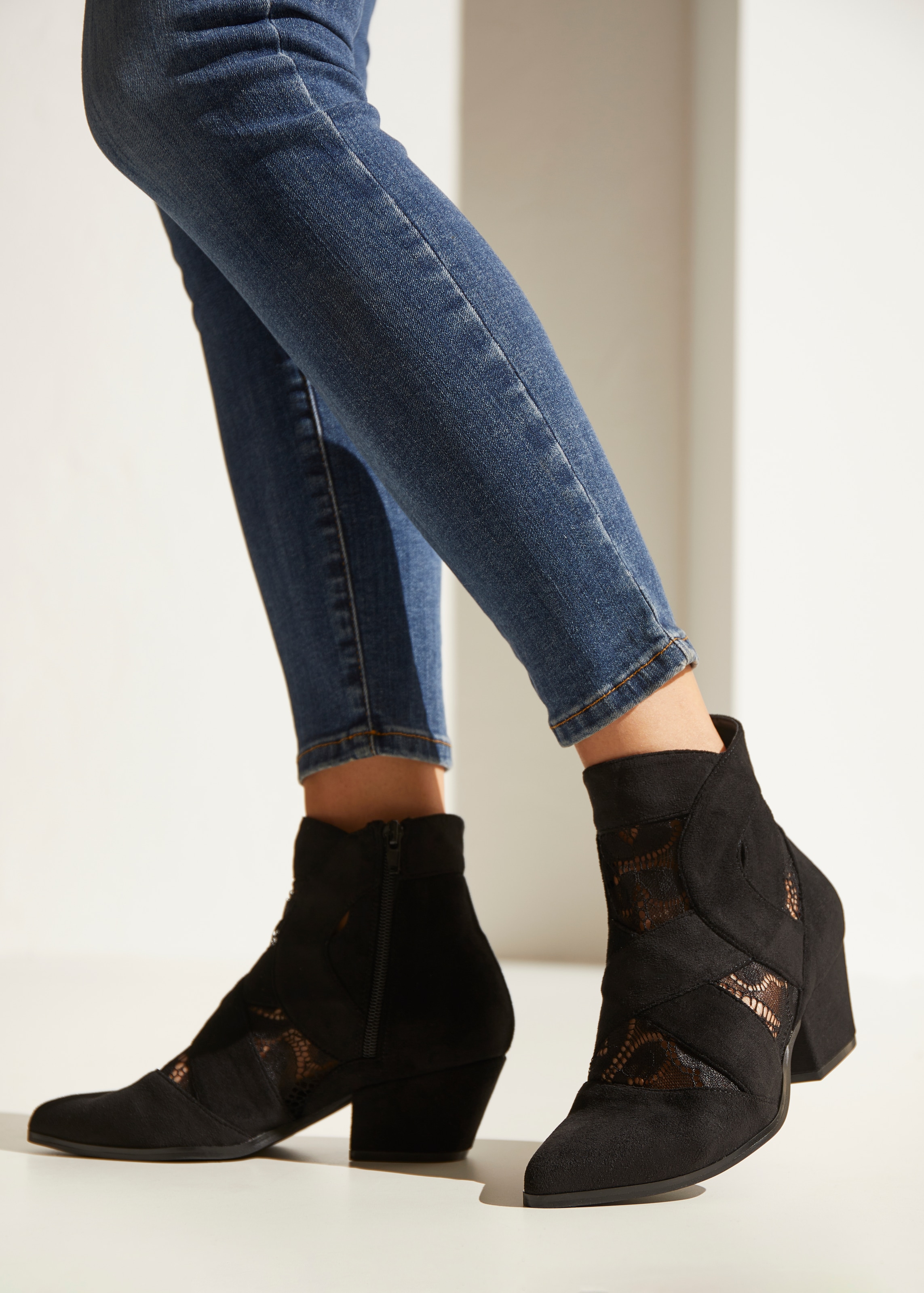 LASCANA Stiefelette  mit Spitze & bequemen Blockabsatz, Cowboy Boots, Westernstiefel