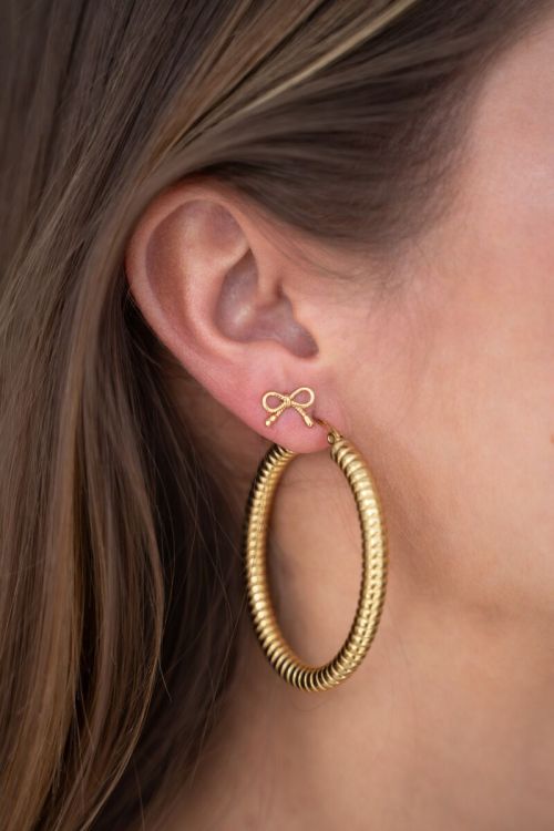 Minimalistische strikjes studs