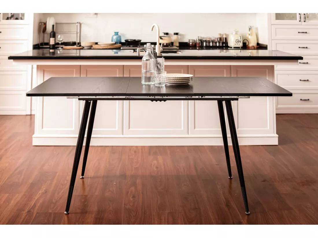 URBAN MEUBLE Table de salle à manger rectangulaire extensible noir effet bois de style scandinave pieds noir 120-160 WHALEN DARK WOOD STRETCH TABLE BLACK LEG
