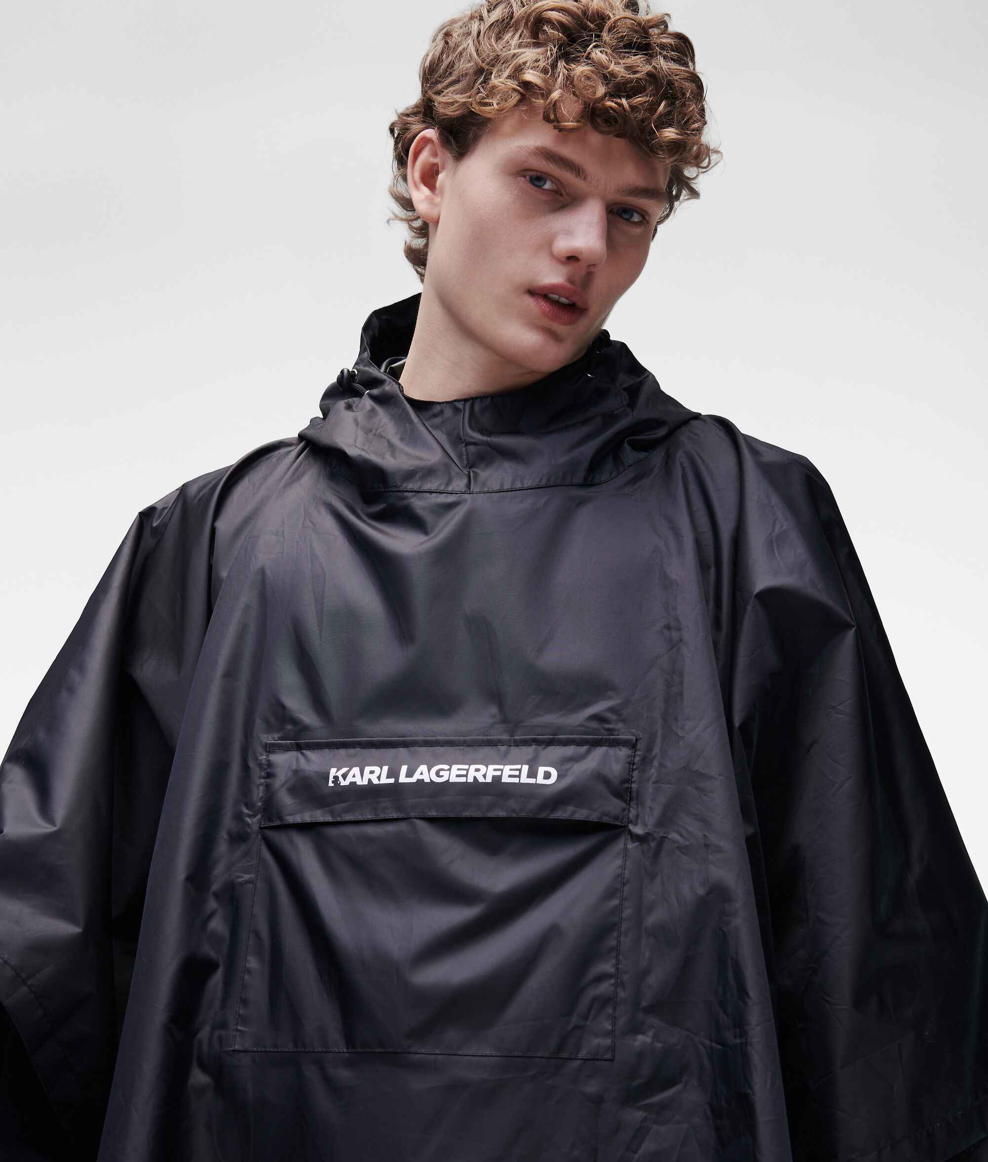 PONCHO IMPERMÉABLE AVEC LOGO KARL