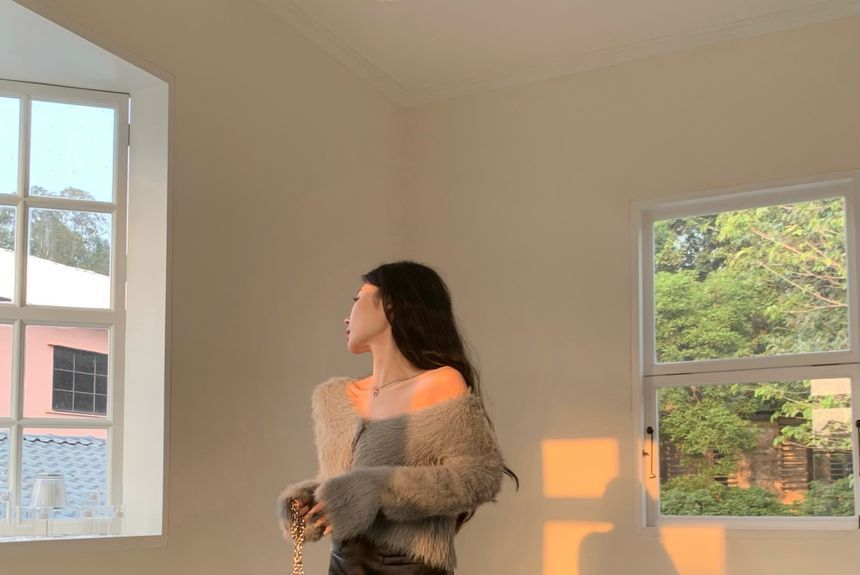 Okalpis - Lange mouwen V-hals effen gebreide top / Kunstleren midi-rok met hoge taille en split