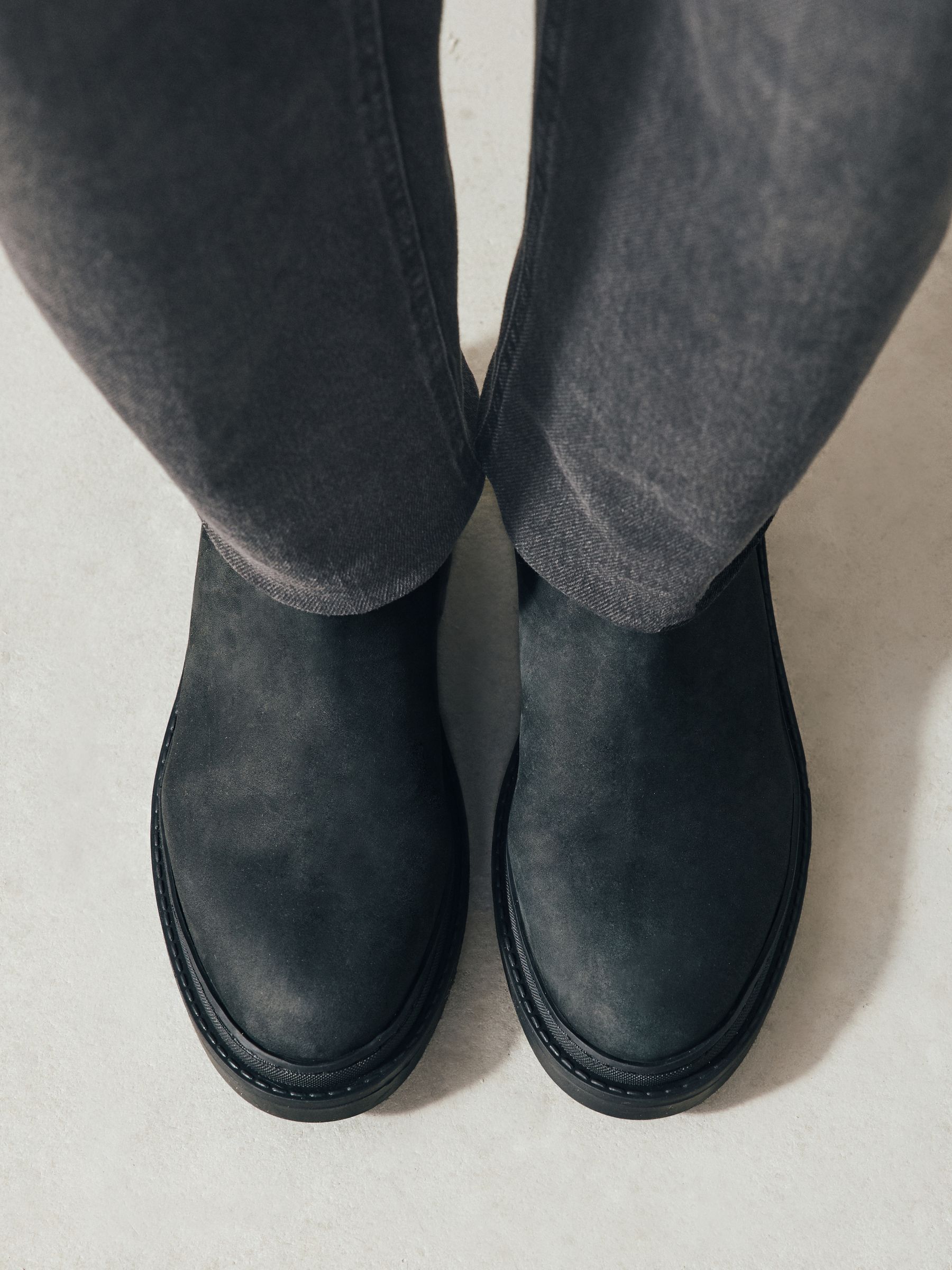 Black Oiled Leather - Forever Comfort® Round Toe Chelsea Boots