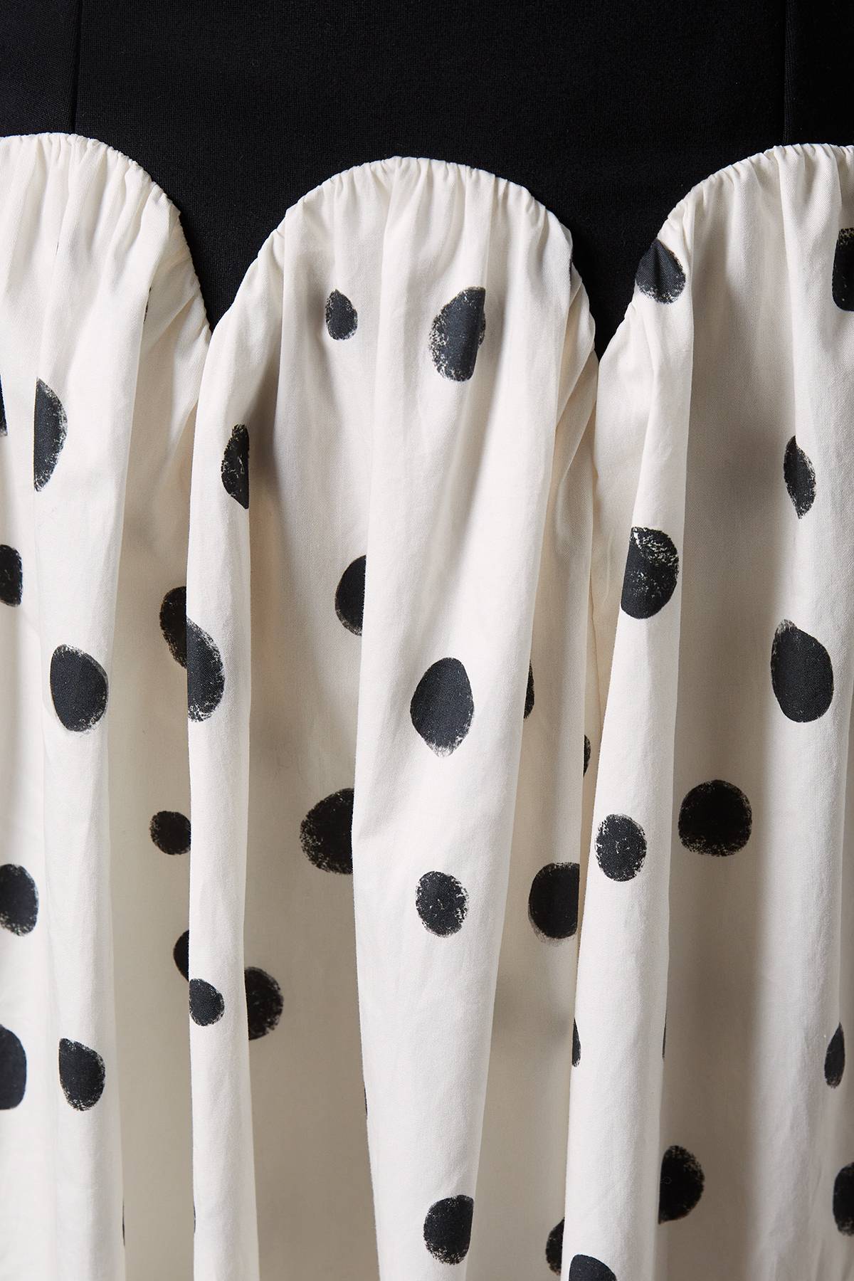 Coast Robe Midi à Taille Basse avec Nœuds aux Épaules et Motif à Pois