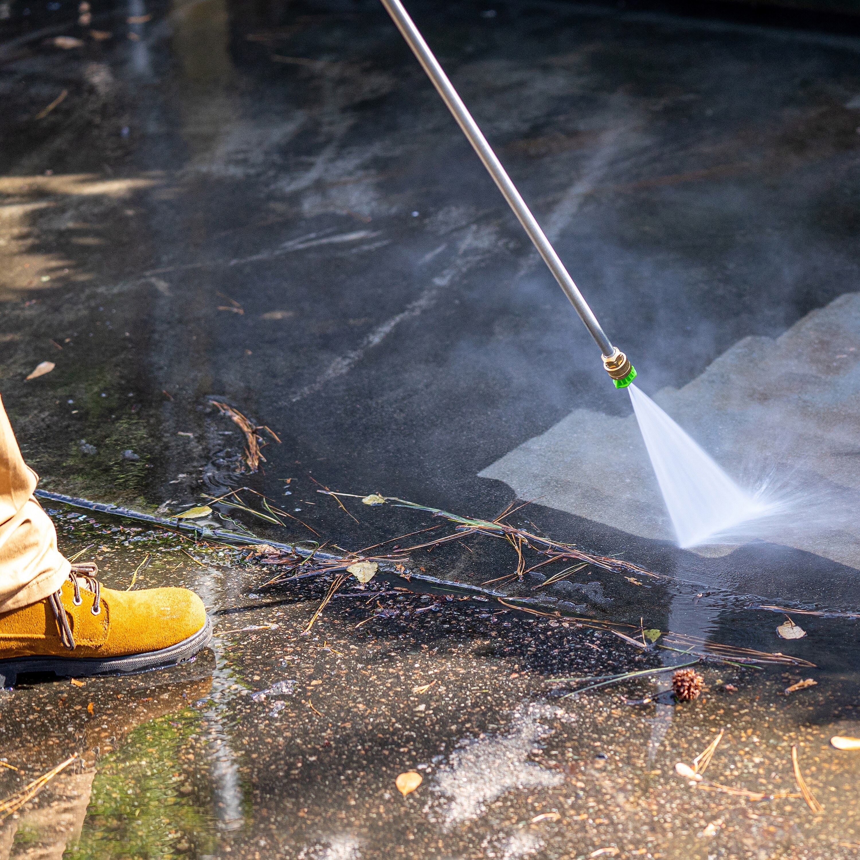 DEWALT DXPW4440 4400 PSI AT 4.0 GPM COLD WATER GAS PRESSURE WASHER POWERED BY HONDA WITH AAA TRIPLEX PUMP